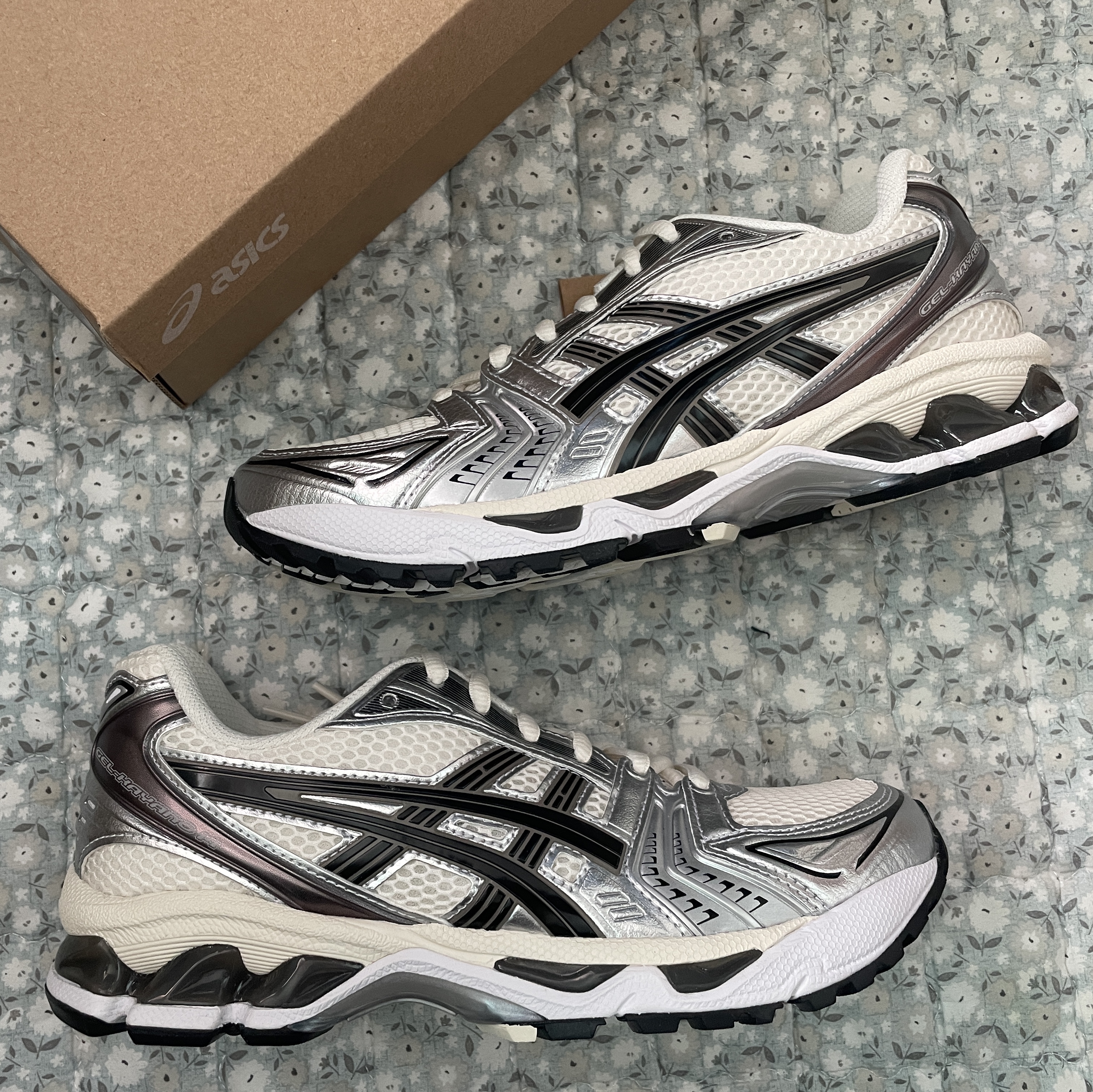 Asics Gel-Kayano 14 Cream Black 착용 스타일