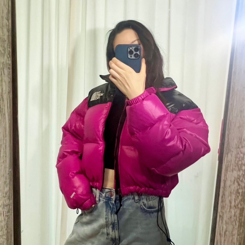 (W) The North Face Nuptse Short Jacket Fuchsia Pink 착용 스타일 - 1