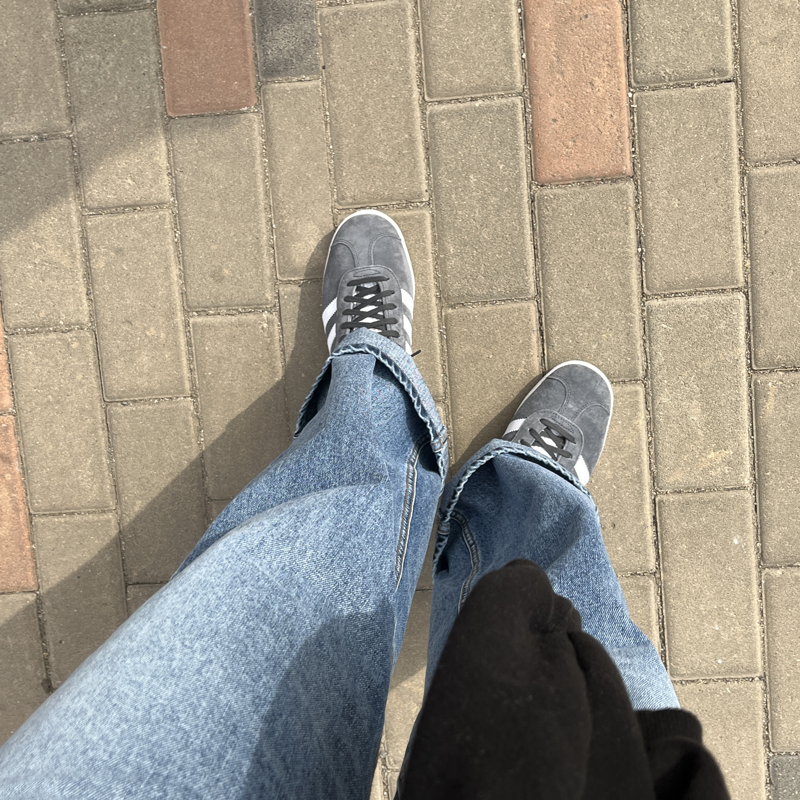 Adidas Gazelle Solid Grey 착용 스타일 - 2