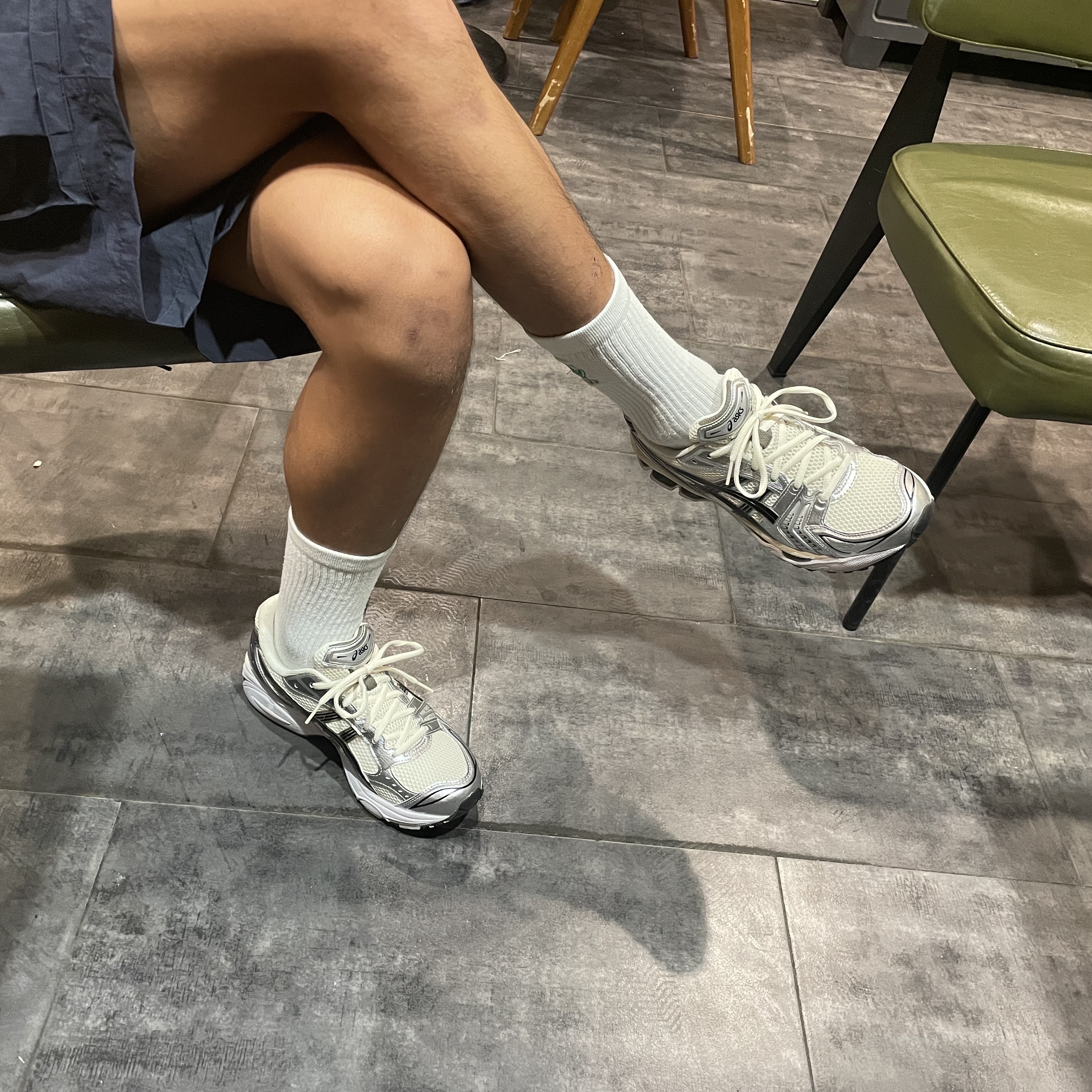 Asics Gel-Kayano 14 Cream Black 착용 스타일 - 1