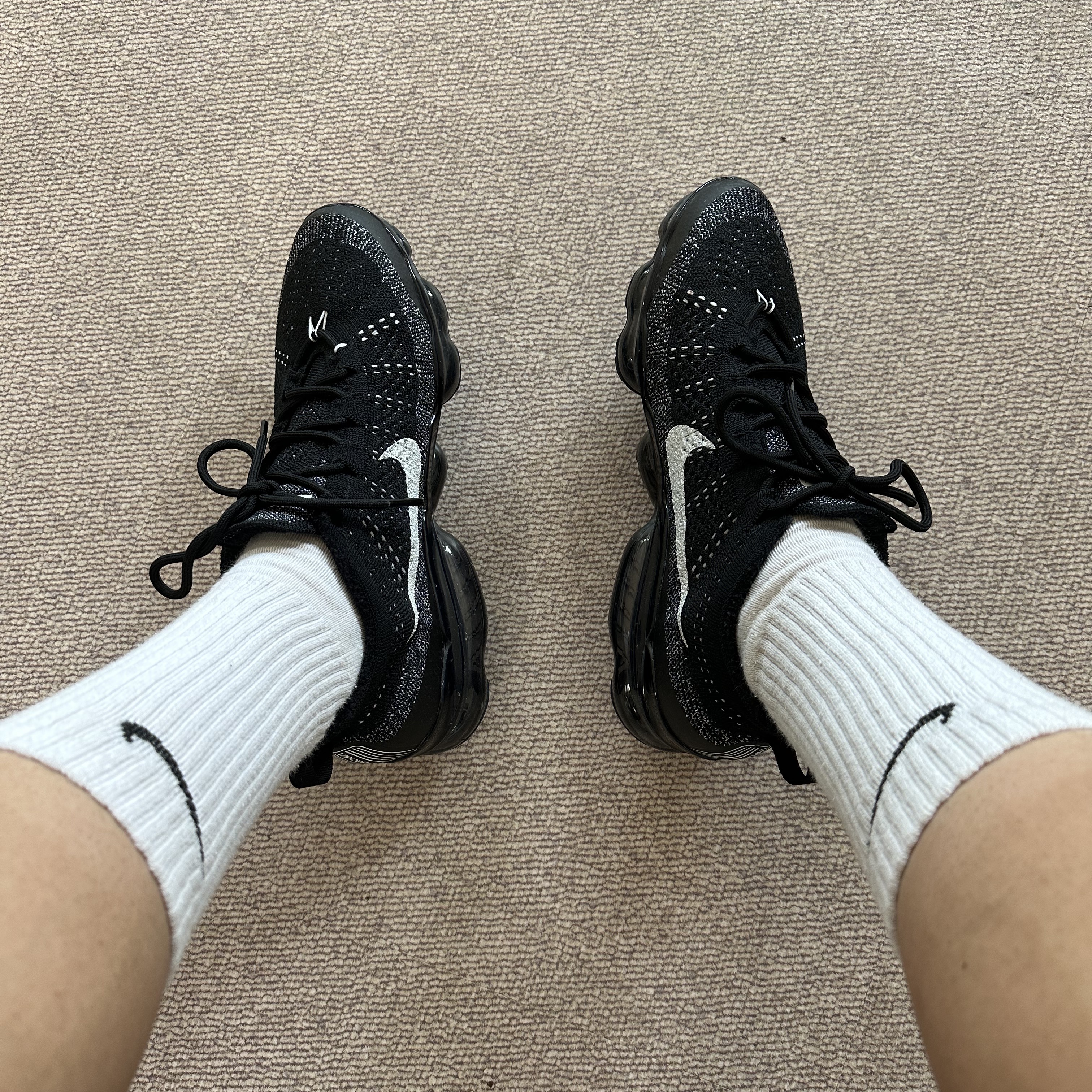 Nike Air VaporMax 2023 Flyknit Black 착용 스타일