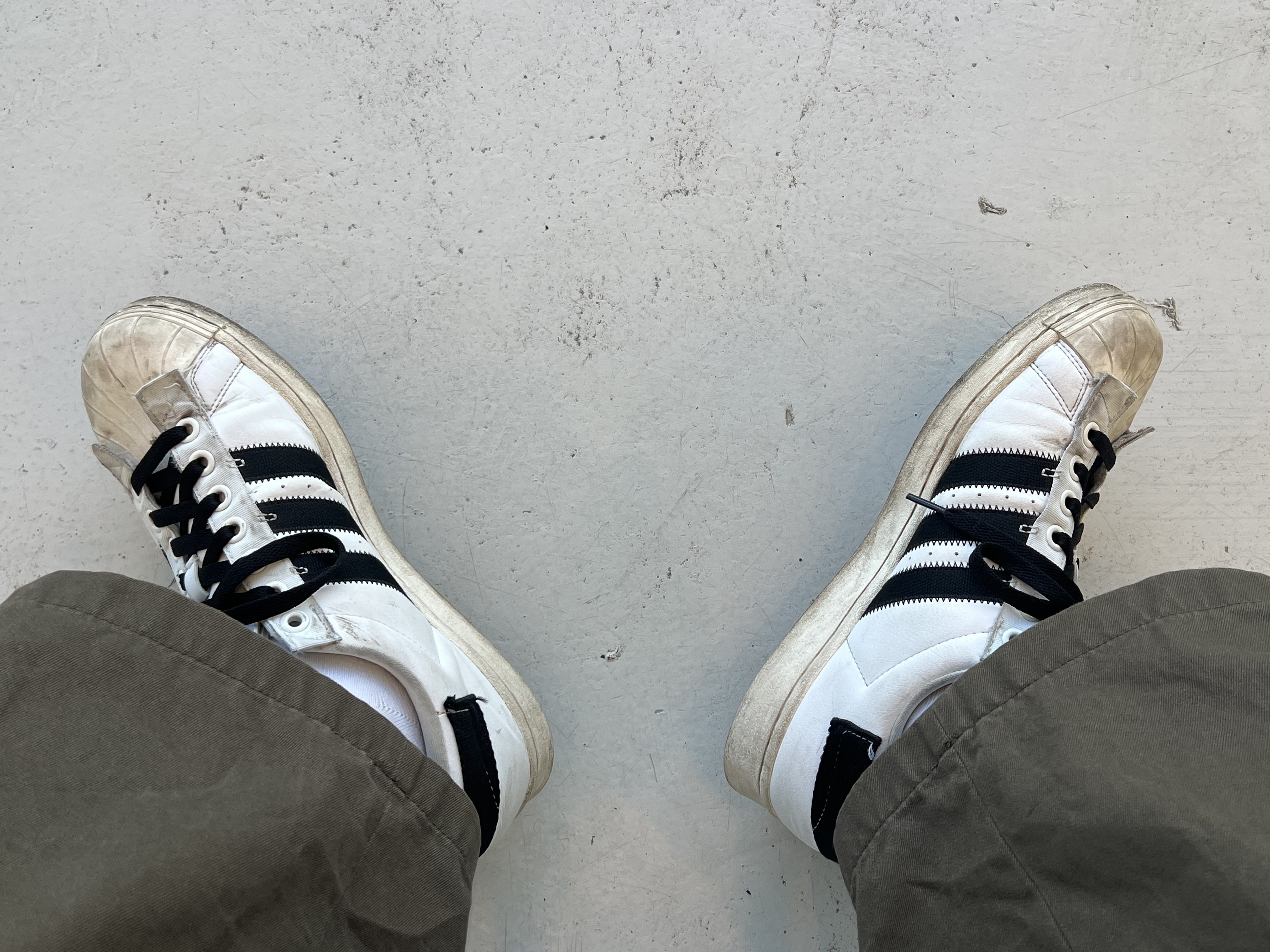 Adidas x Parley Superstar White 착용 스타일 - 1