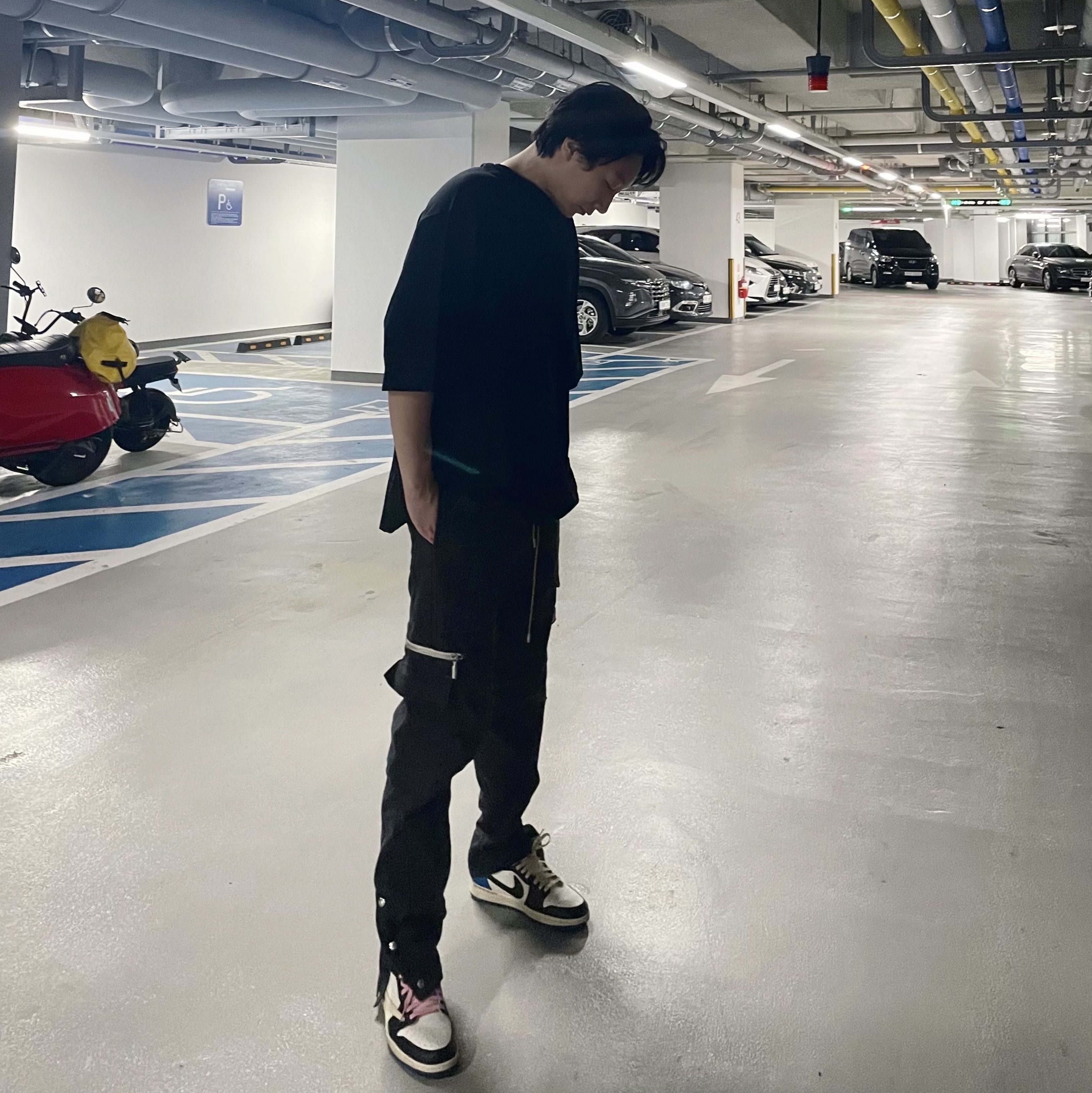 Jordan 1 x Travis Scott x Fragment Retro Low OG SP Military Blue 착용 스타일 - 2