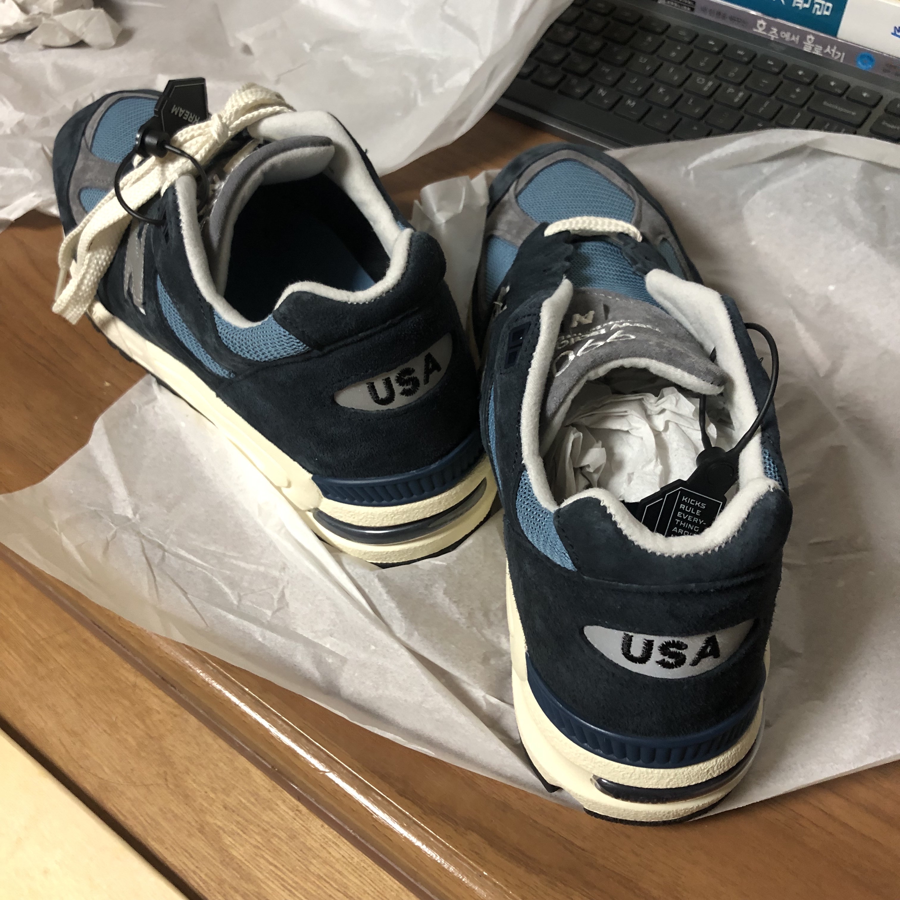 New Balance 990v2 Made in USA Navy Castlerock 착용 스타일 - 3