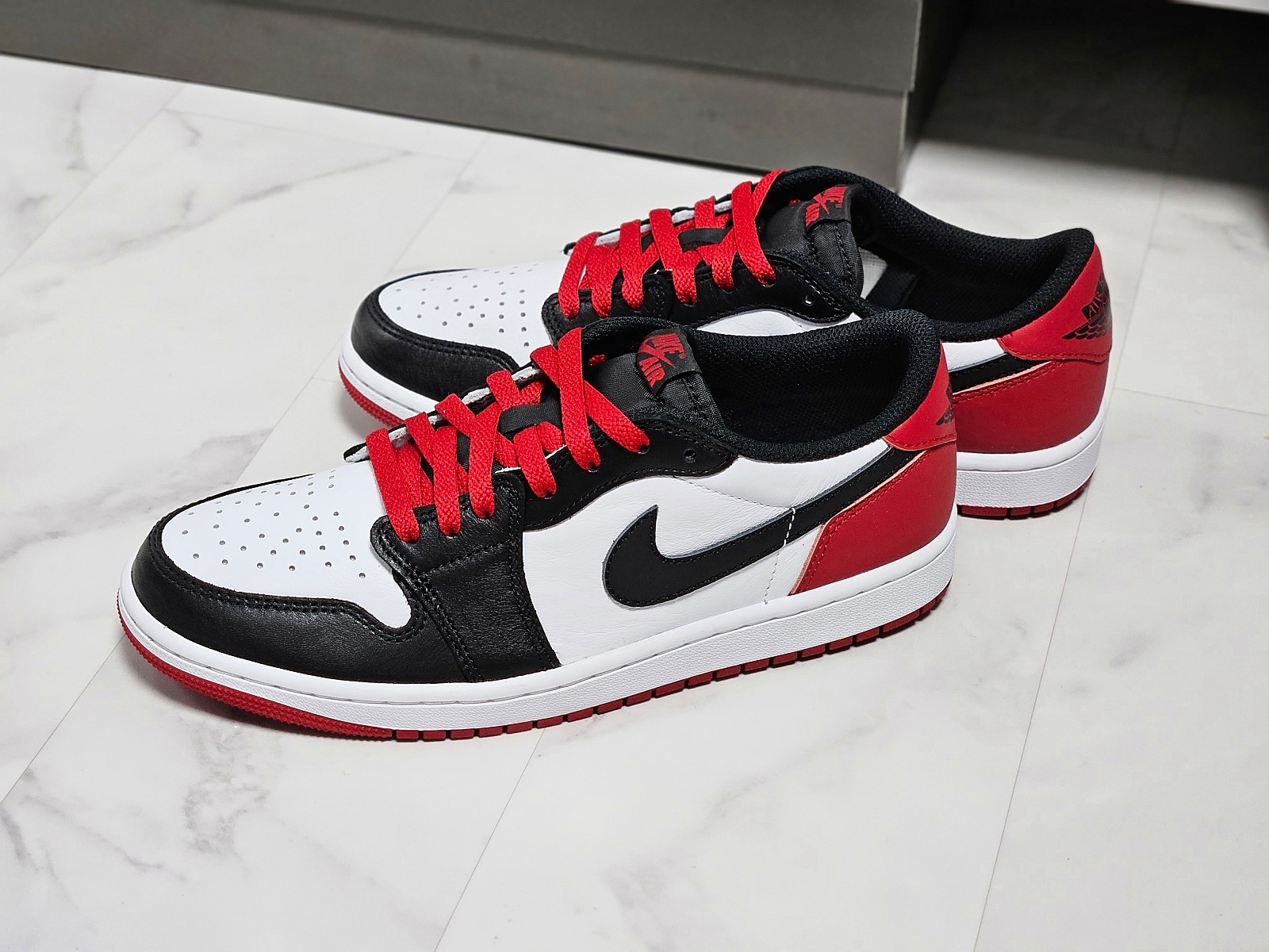Jordan 1 Retro Low OG Black Toe 착용 스타일 - 3