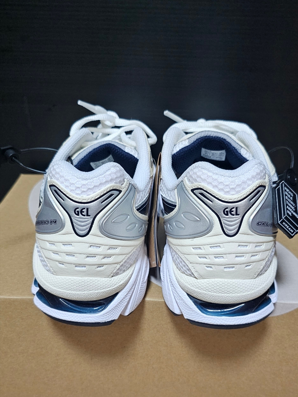 (W) Asics Gel-Kayano 14 White Midnight 착용 스타일 - 4