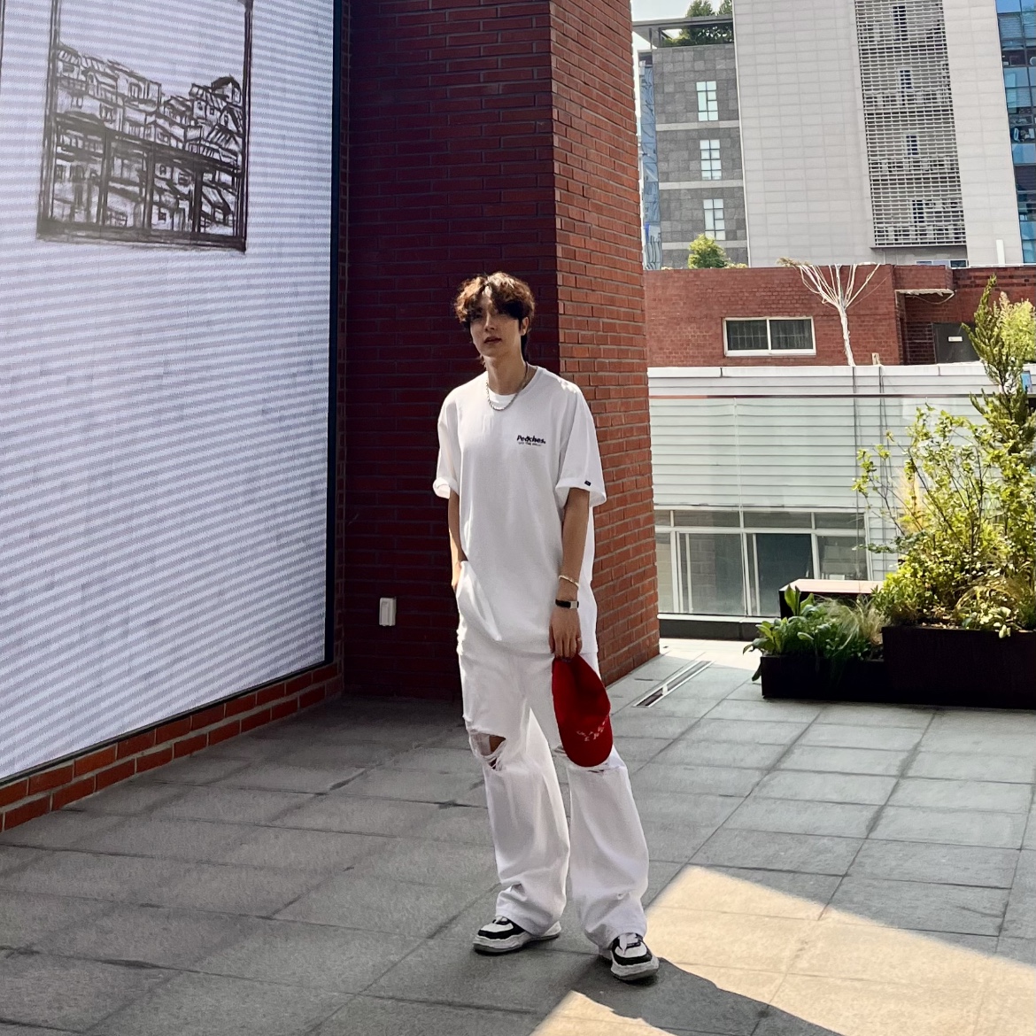 Maison Mihara Yasuhiro Wayne OG Sole Leather Low-top Sneakers Black White, Vans x Peaches. Staple S/S T-Shirt White 착용 스타일 - 4