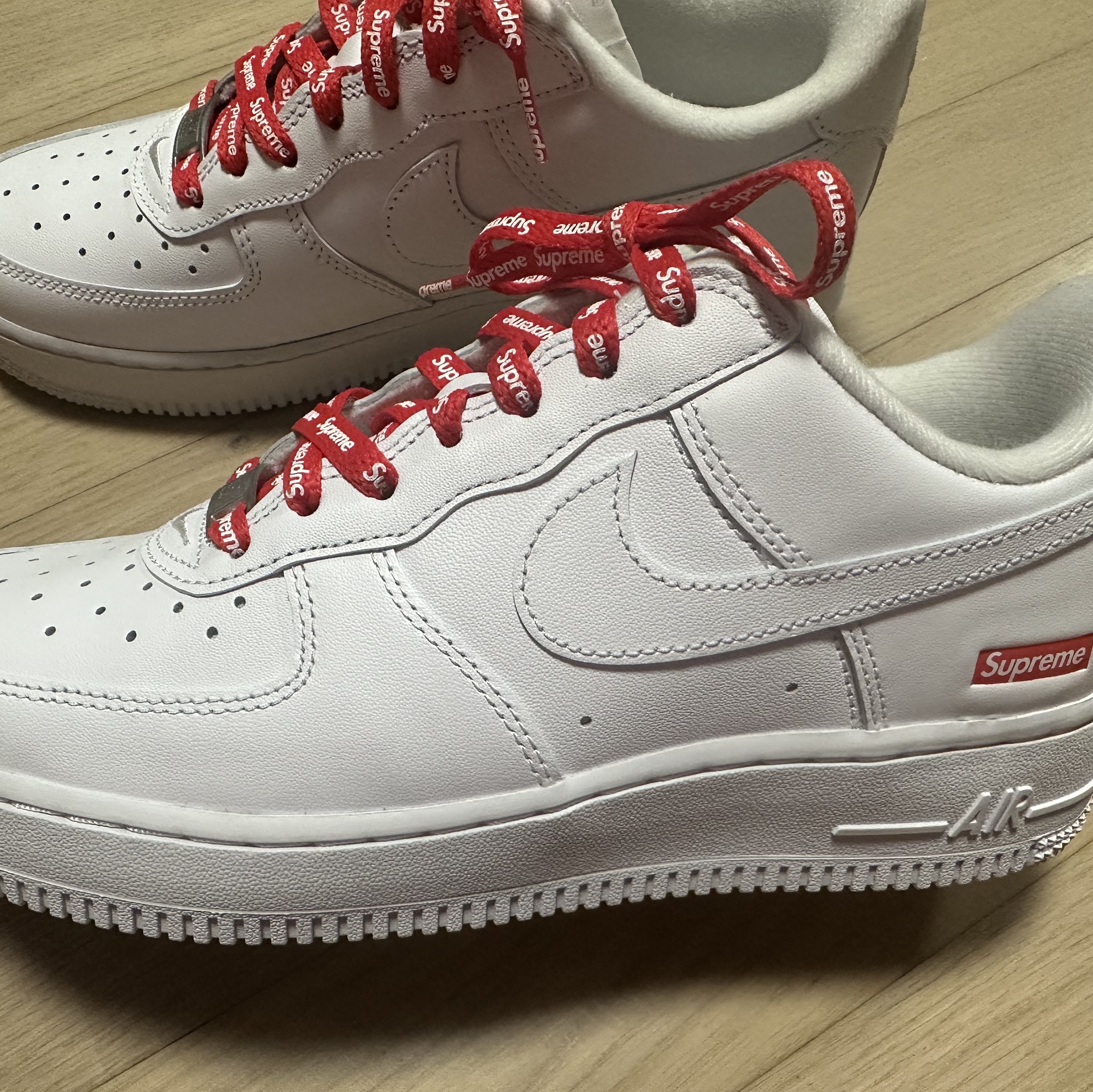 Nike x Supreme Air Force 1 Low White 착용 스타일 - 1
