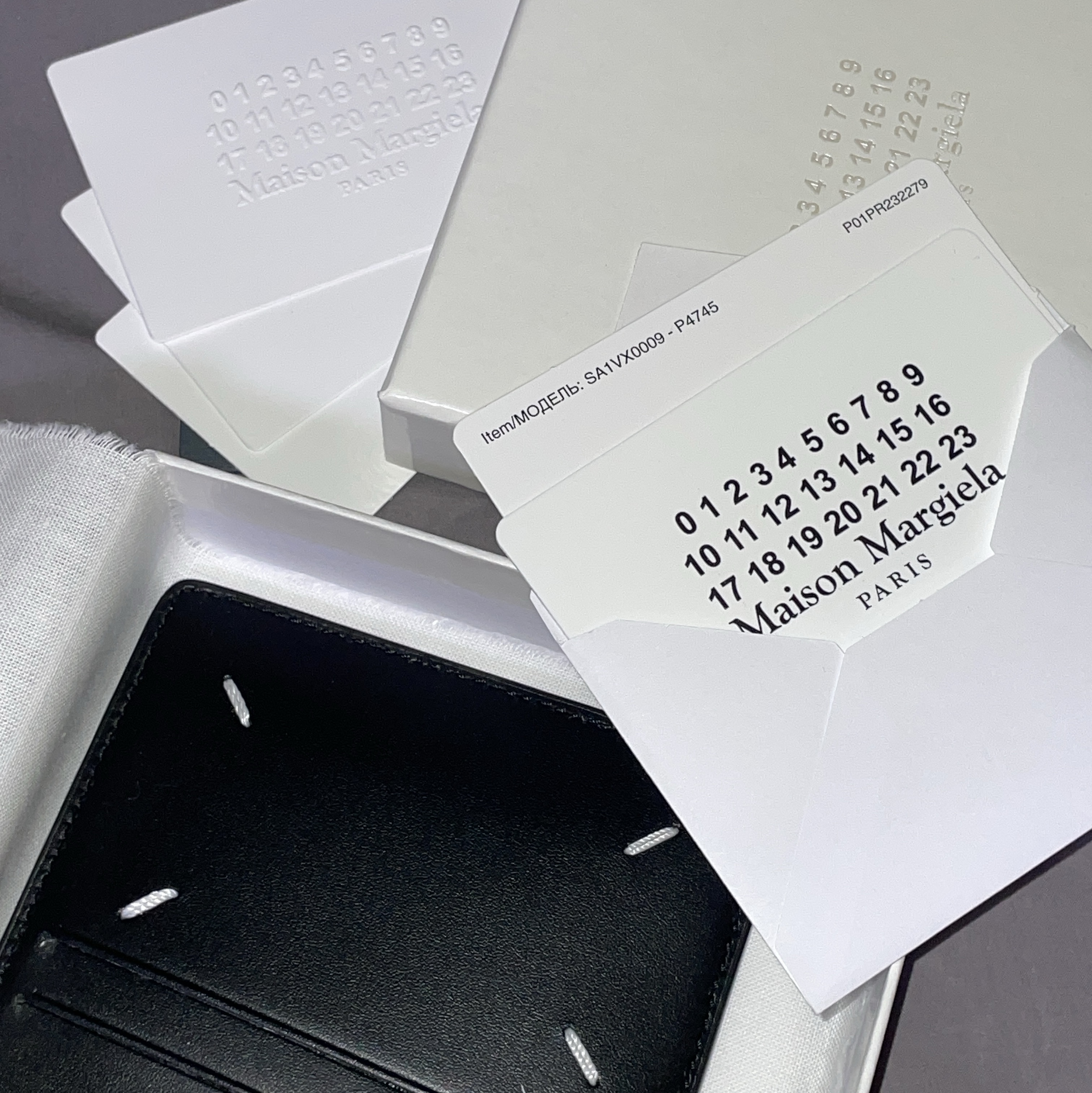 Maison Margiela Bovine Leather Card Holder Black 착용 스타일