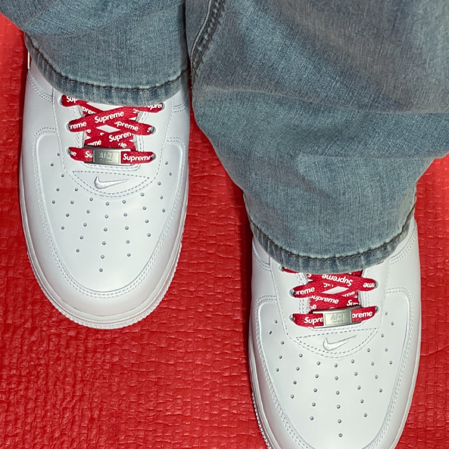 Nike x Supreme Air Force 1 Low White 착용 스타일