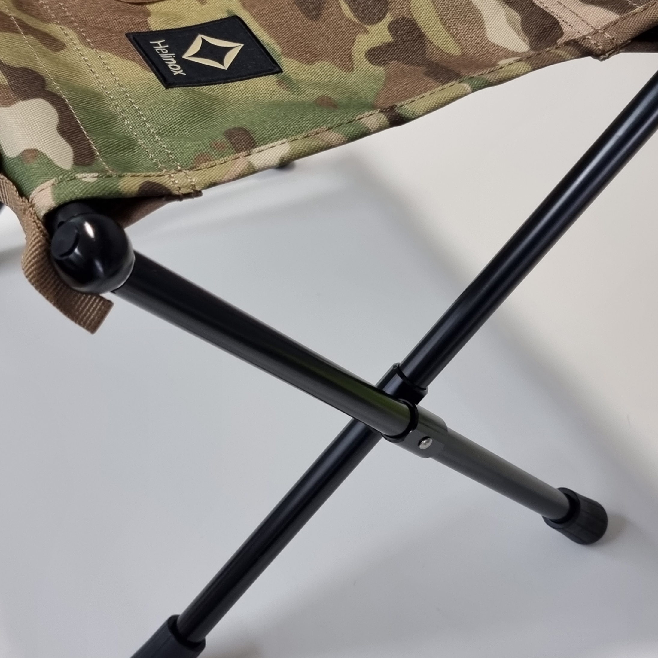 Helinox Tactical Speed Stool M Multicam 착용 스타일 - 1