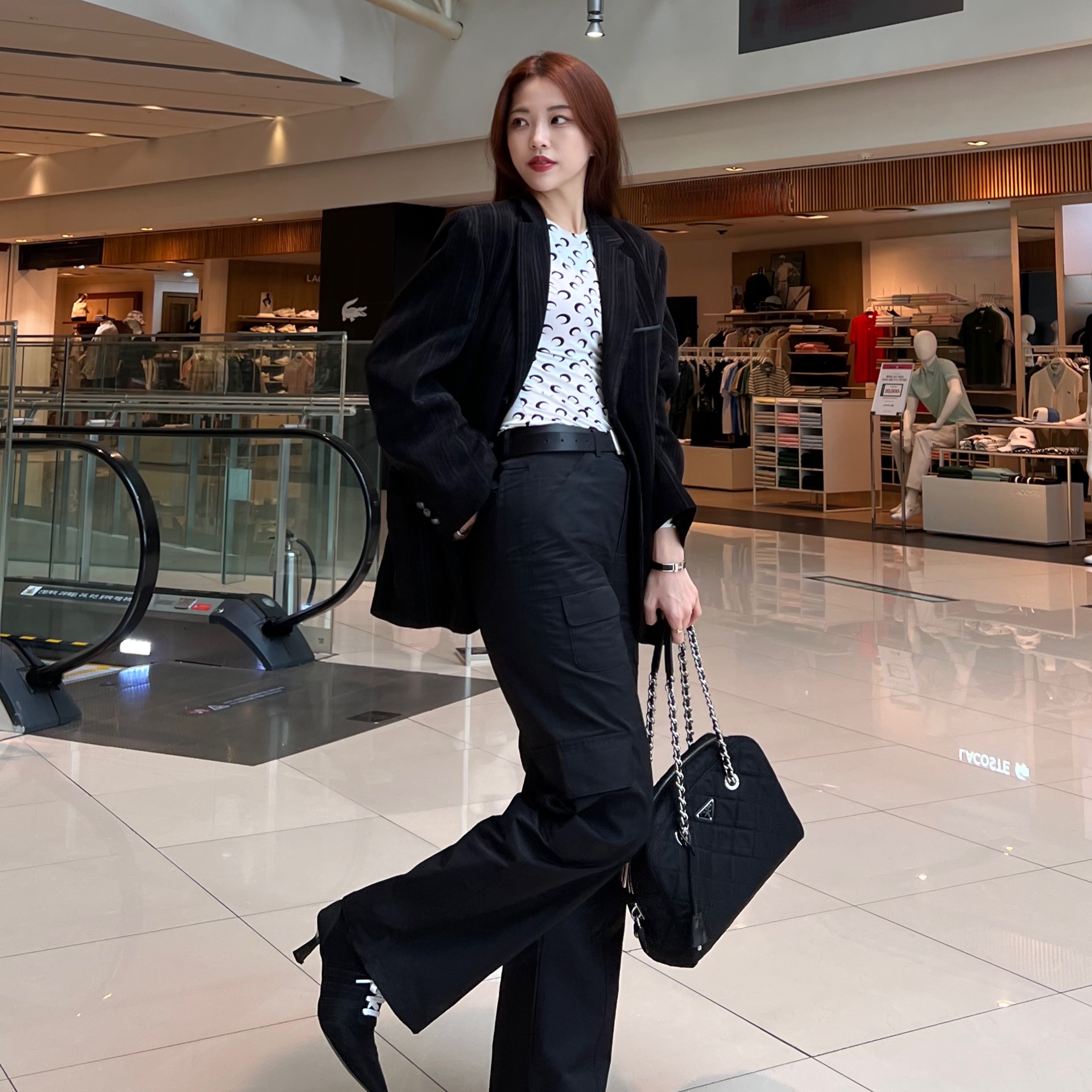 (W) Marine Serre Second Skin Top White Moon, Prada Nylon Quilted Chain Mini Shoulder Bag Black 착용 스타일 - 2