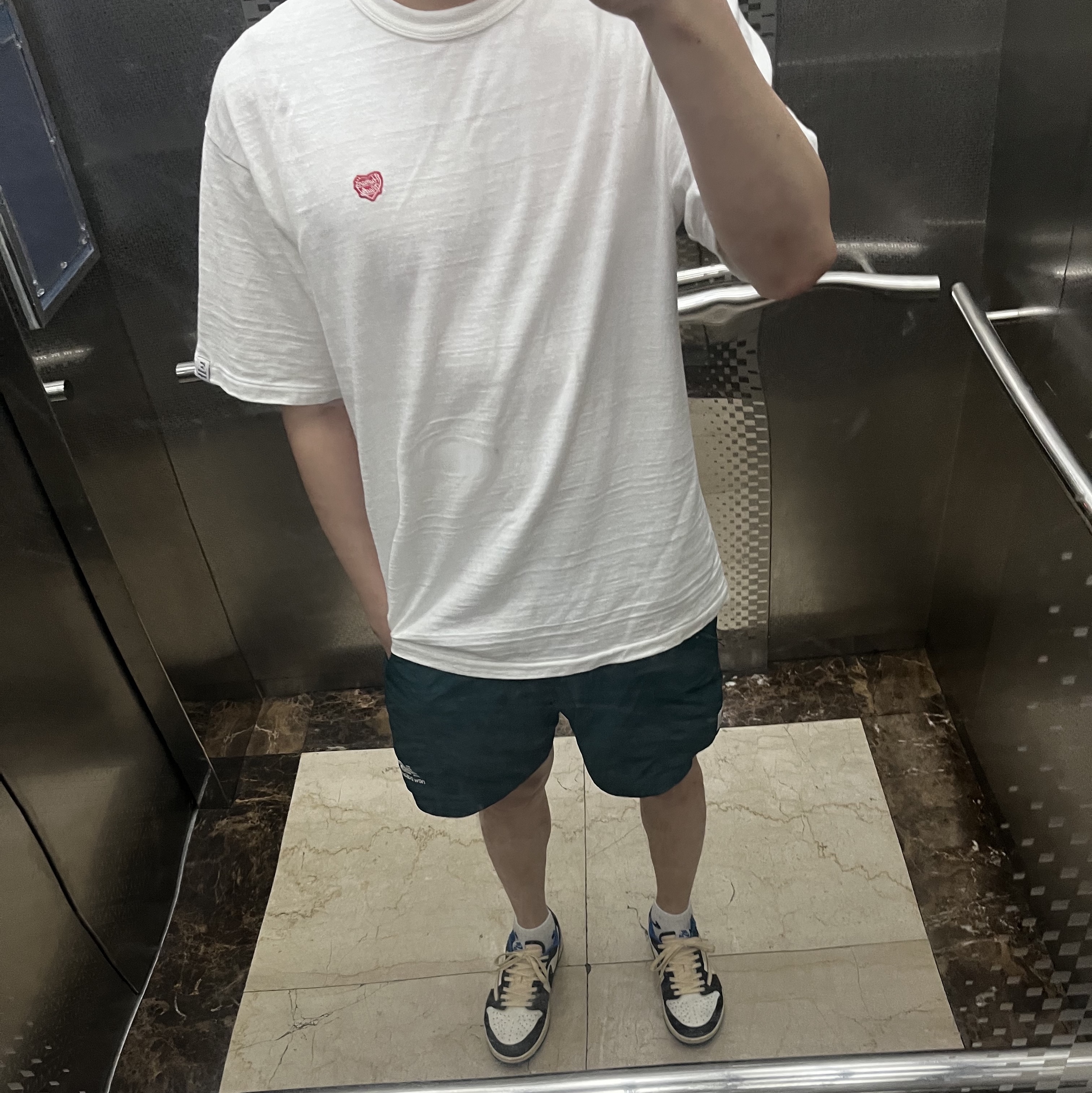 Human Made Heart Badge T-Shirt White, Jordan 1 x Travis Scott x Fragment Retro Low OG SP Military Blue 착용 스타일