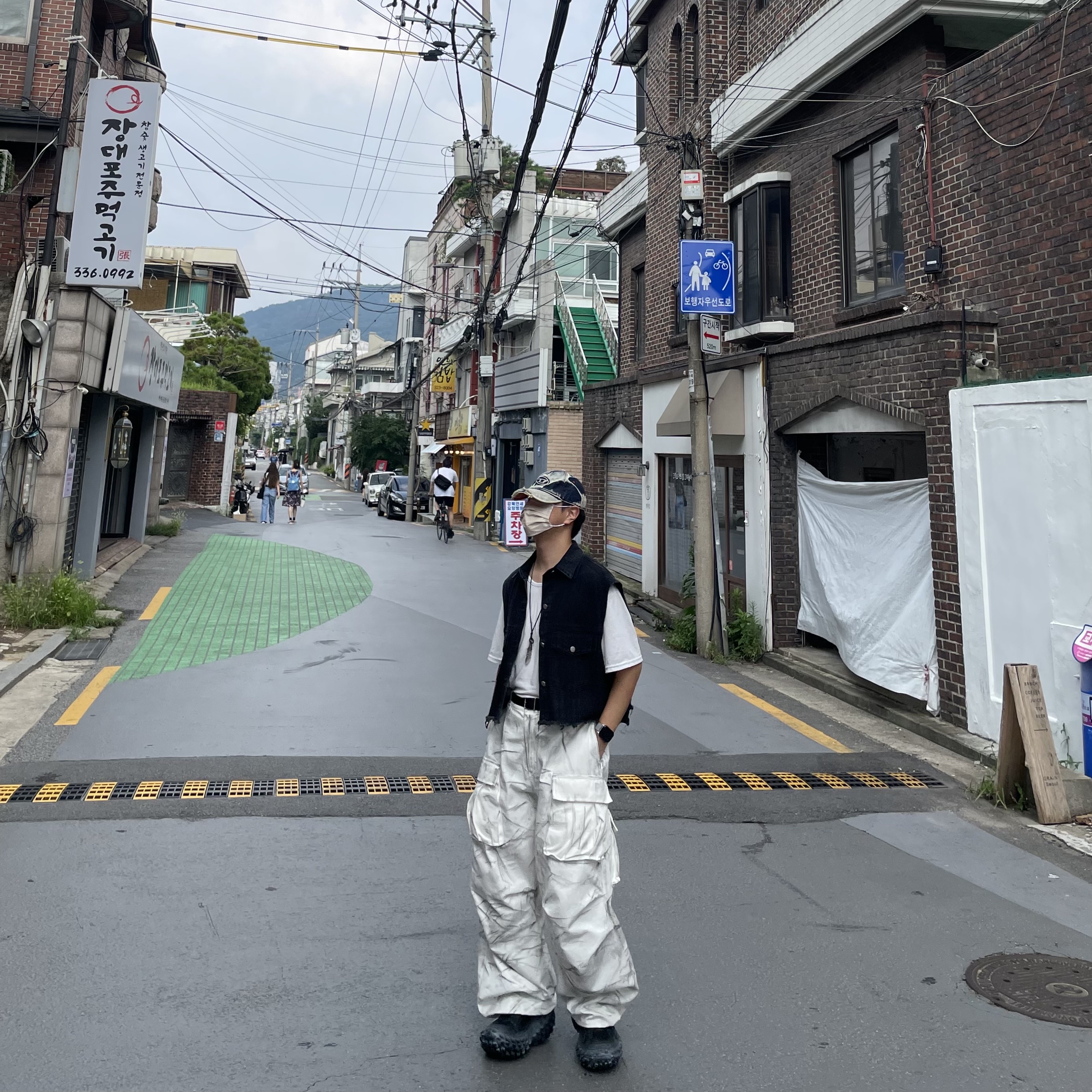 Nos Couleurs 01 Cargo Pants Dirty Washing, Balenciaga Defender Sneakers Black 착용 스타일 - 2