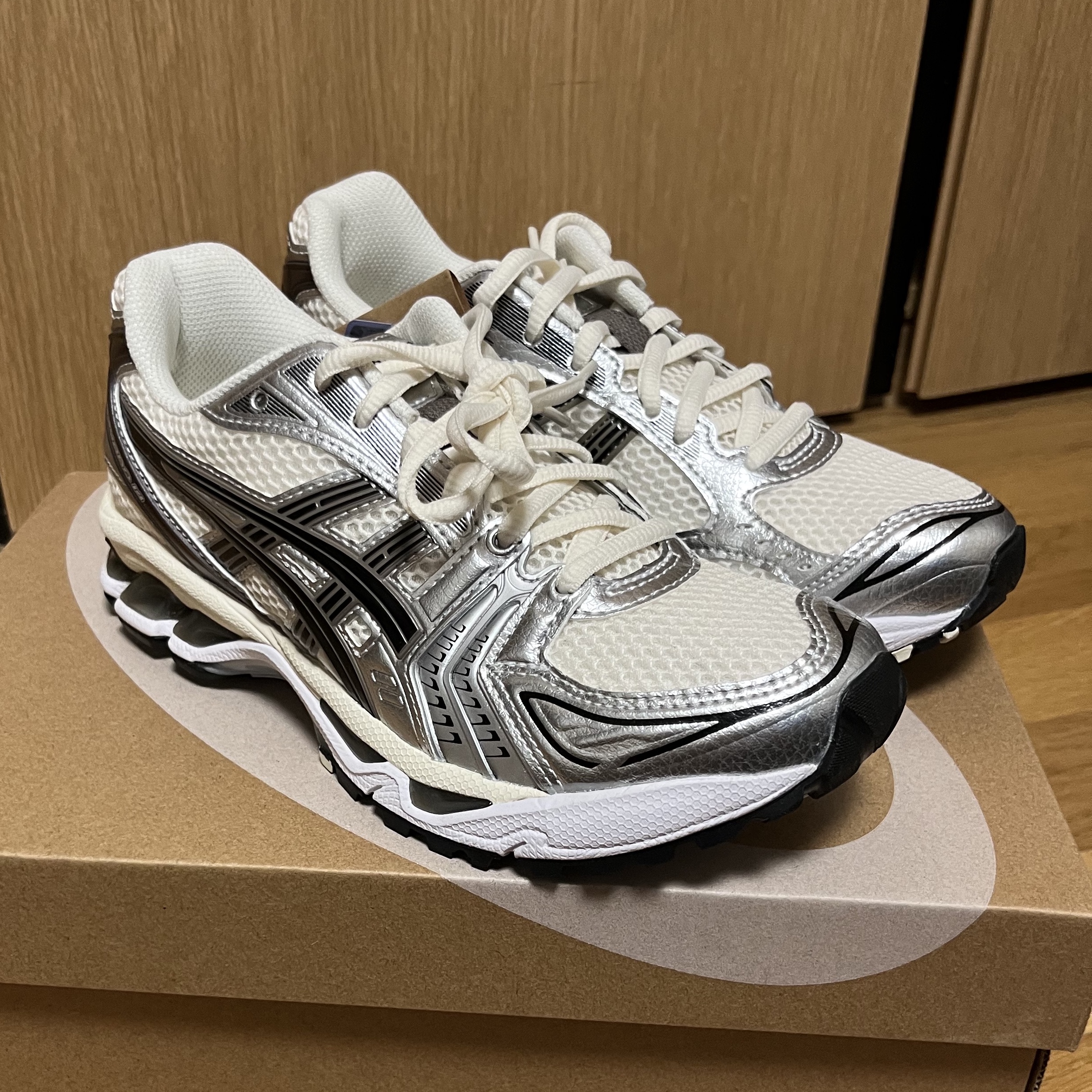Asics Gel-Kayano 14 Cream Black 착용 스타일