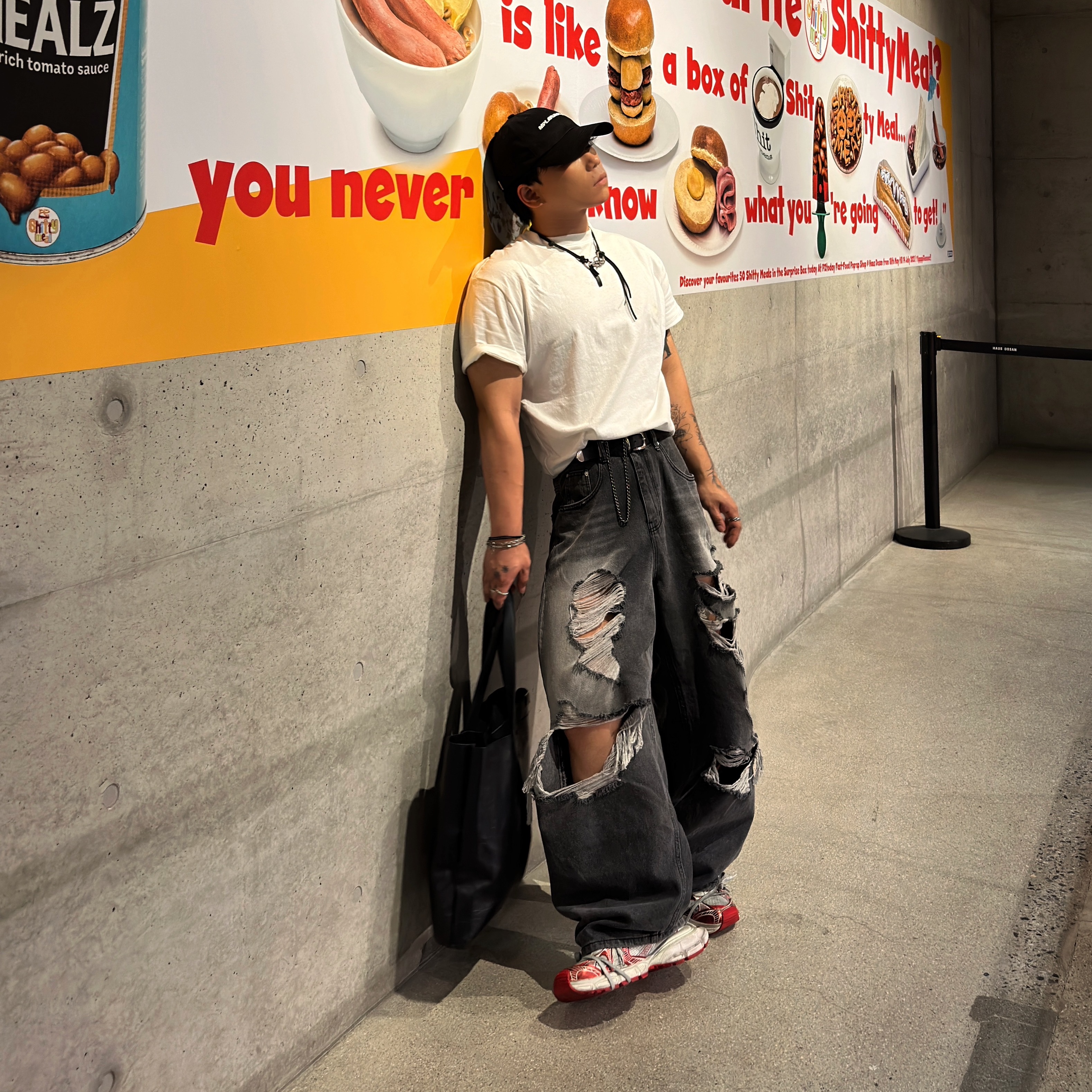 Our Legacy Ladon Leather Keychain Black, Balenciaga 3XL Sneakers White Red 착용 스타일