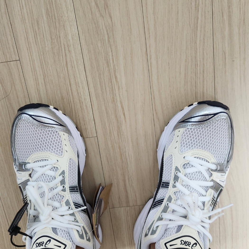 (W) Asics Gel-Kayano 14 White Midnight 착용 스타일