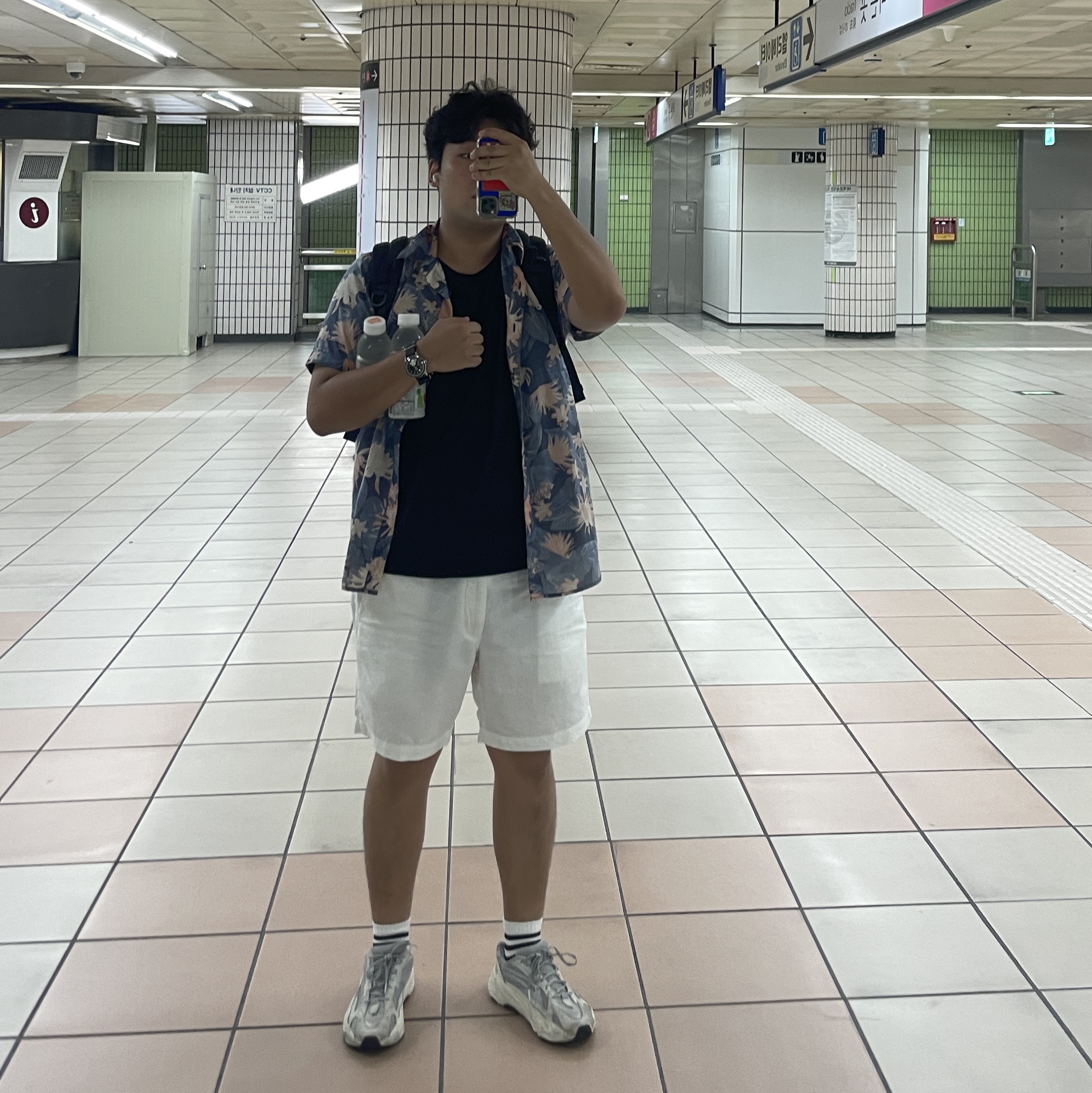 Adidas Yeezy Boost 700 V2 Static 2022 착용 스타일