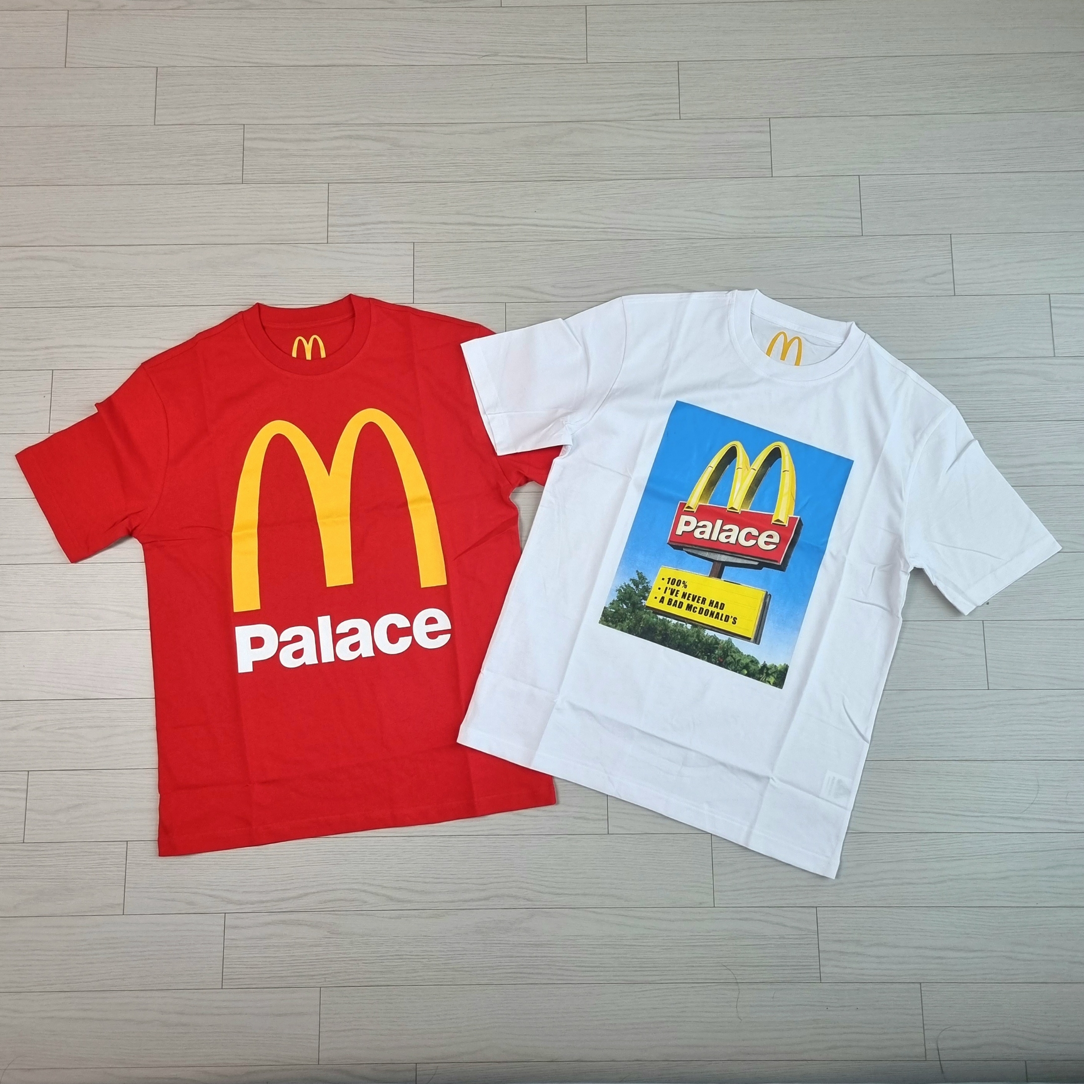 Palace x McDonald's Logo T-Shirt Red - 23FW, Palace x McDonald's Sign T-Shirt White - 23FW 착용 스타일