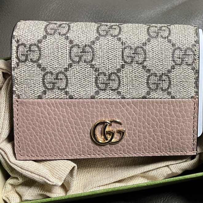 Gucci GG Marmont Card Case Wallet Dusty Pink 착용 스타일
