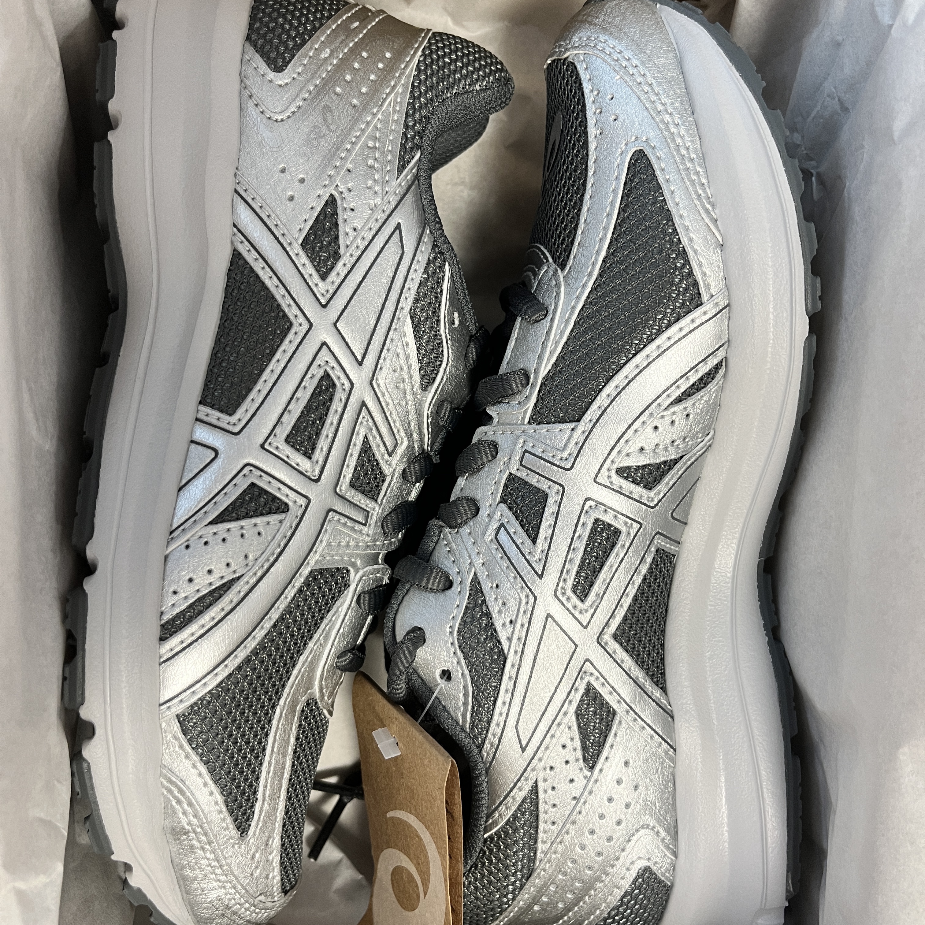 Asics Jog 100 S SMU Sheet Rock Pure Silver - 2E Wide 착용 스타일 - 1