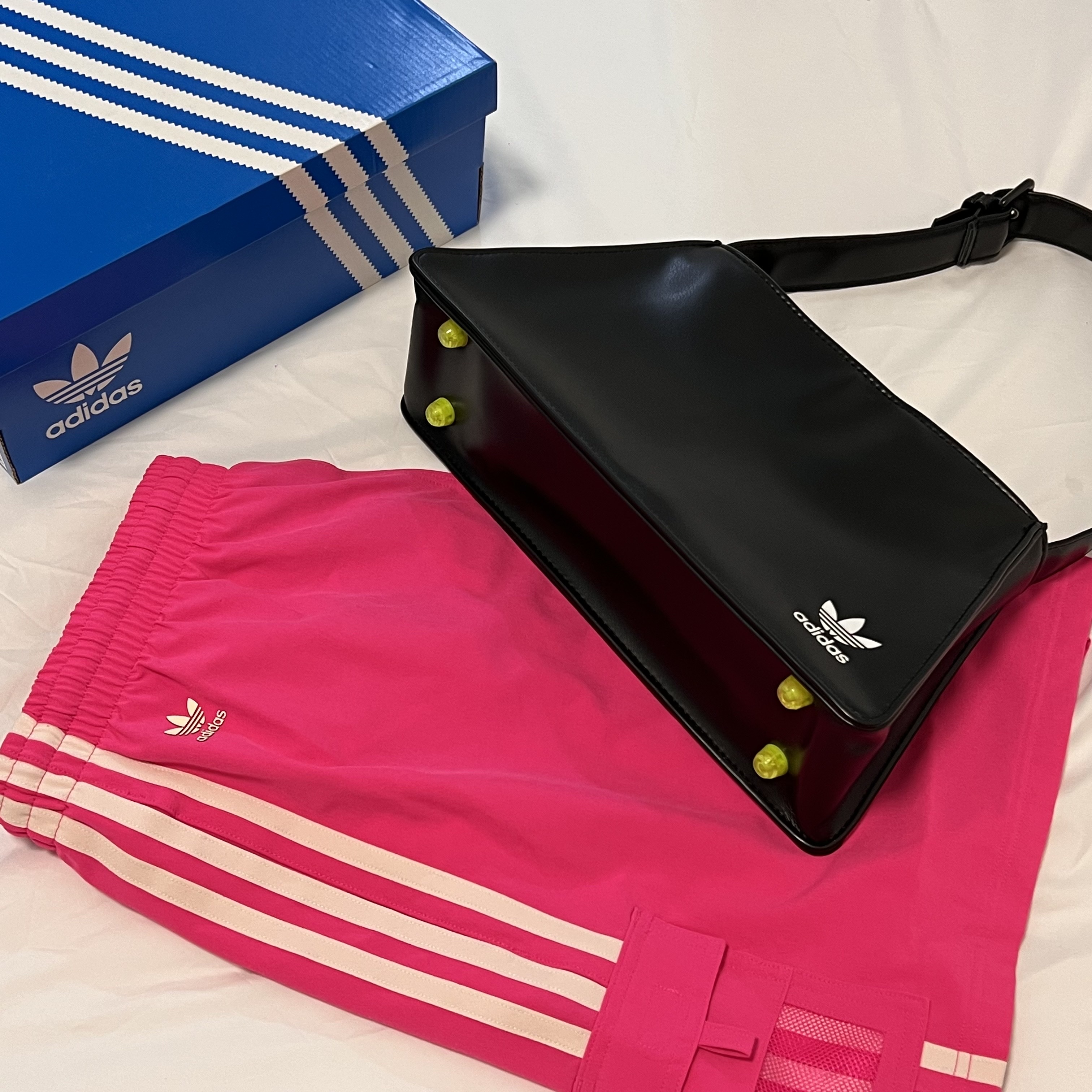 Adidas x Kseniaschnaider Mini Airliner Bag Black 착용 스타일 - 3