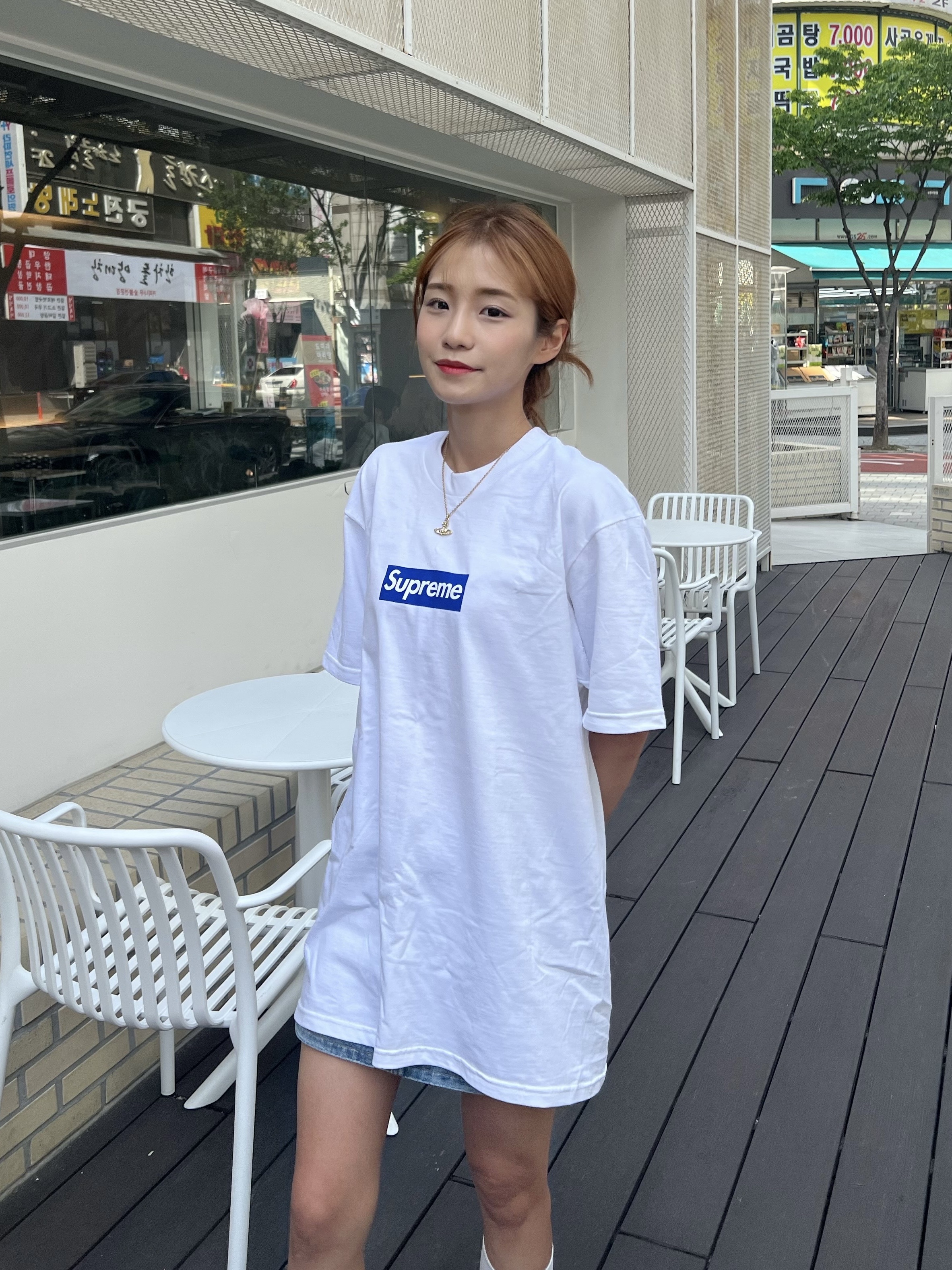 Supreme Seoul Box Logo T-Shirt White - 23FW, Vivienne Westwood Mayfair Bas Relief Pendant Pink Gold 착용 스타일 - 1