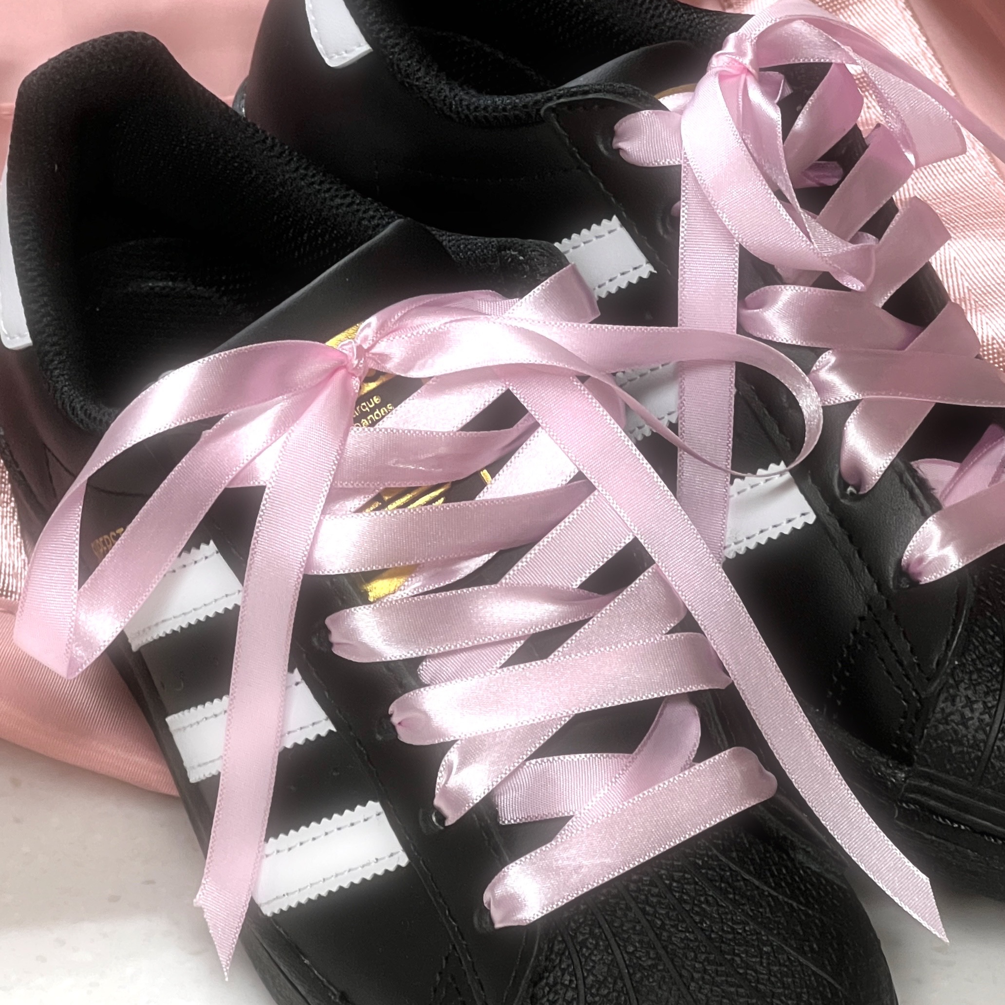 (J) Adidas Superstar Black White 착용 스타일