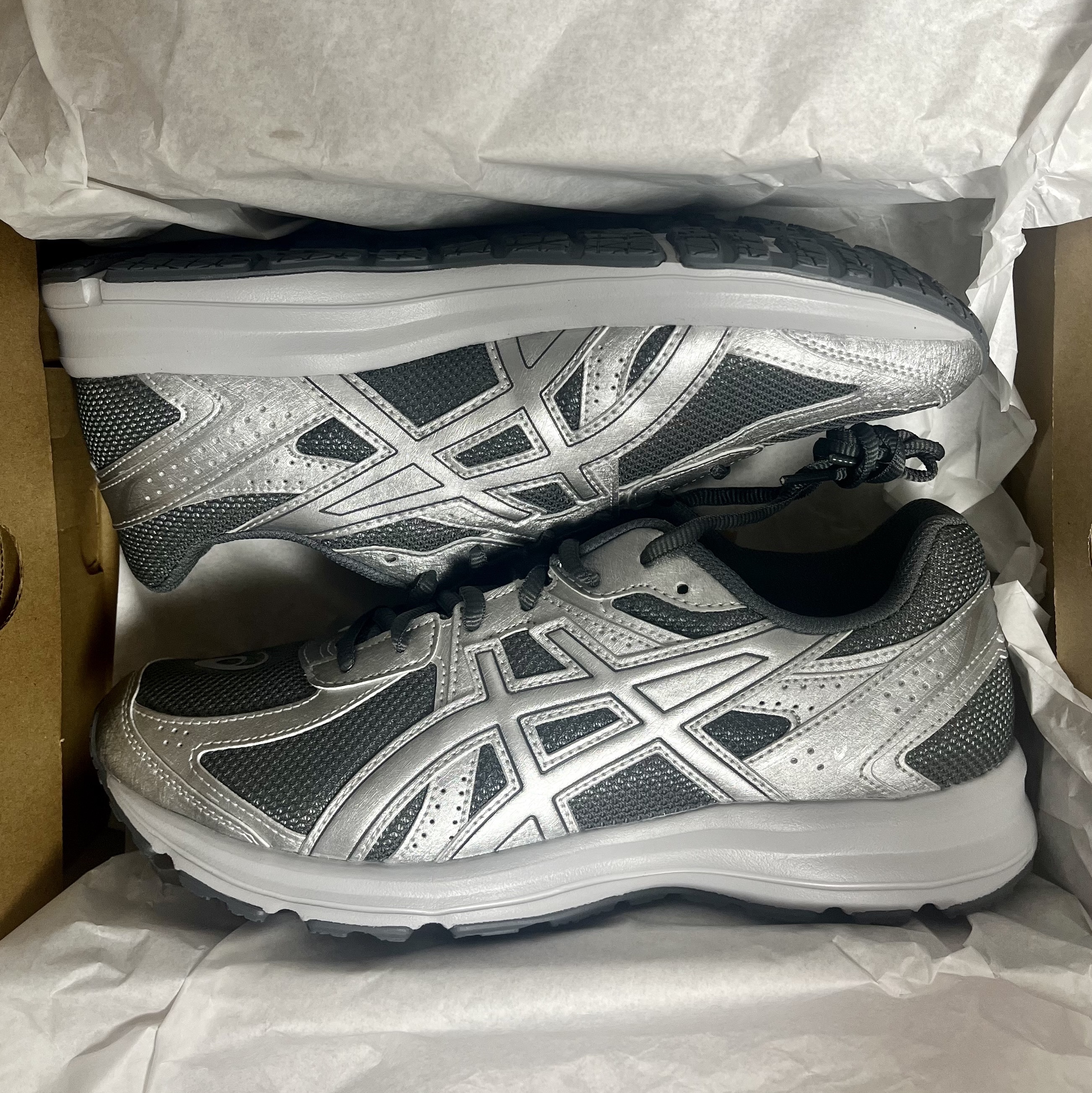 Asics Jog 100 S SMU Sheet Rock Pure Silver - 2E Wide 착용 스타일