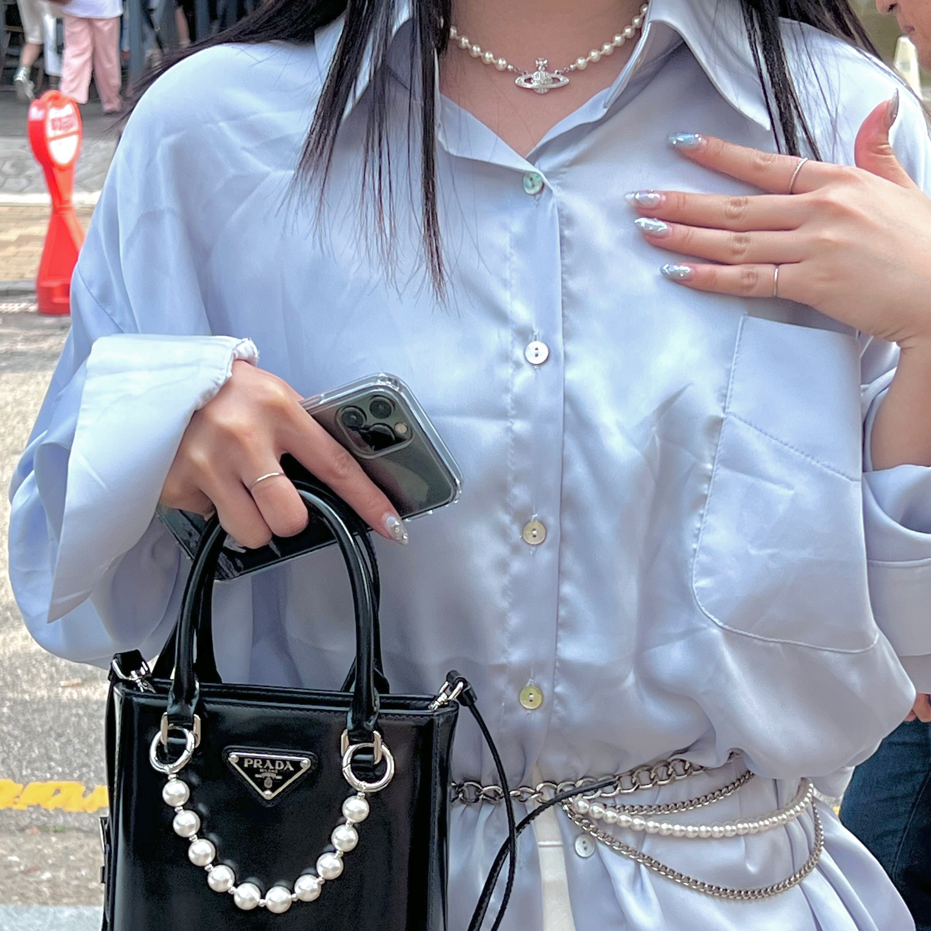 Prada Small Brushed Leather Tote Bag Black, Vivienne Westwood Mini Pearl Bas Relief Necklace Silver 착용 스타일
