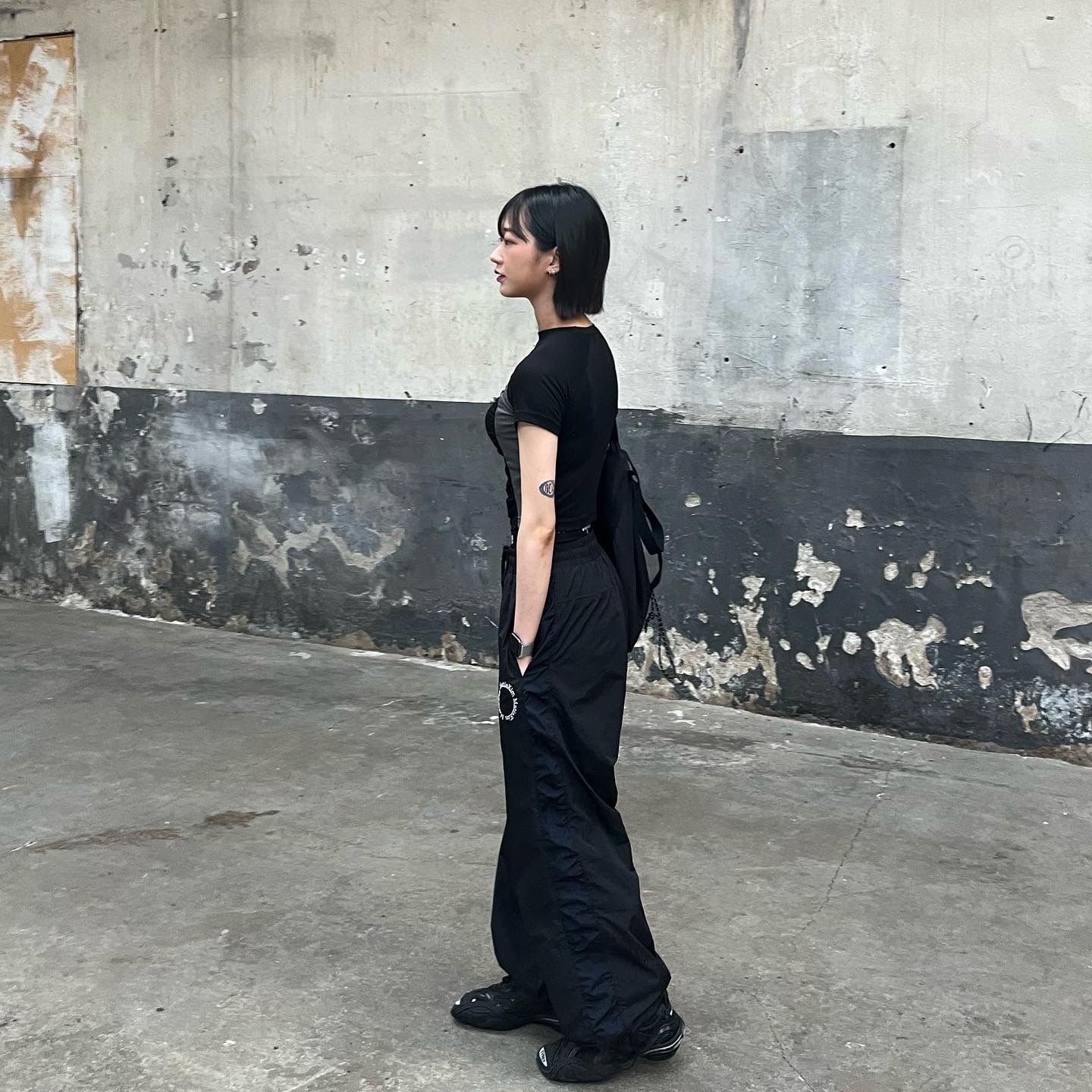 (W) Balenciaga Tyrex Sneakers Black 착용 스타일 - 2