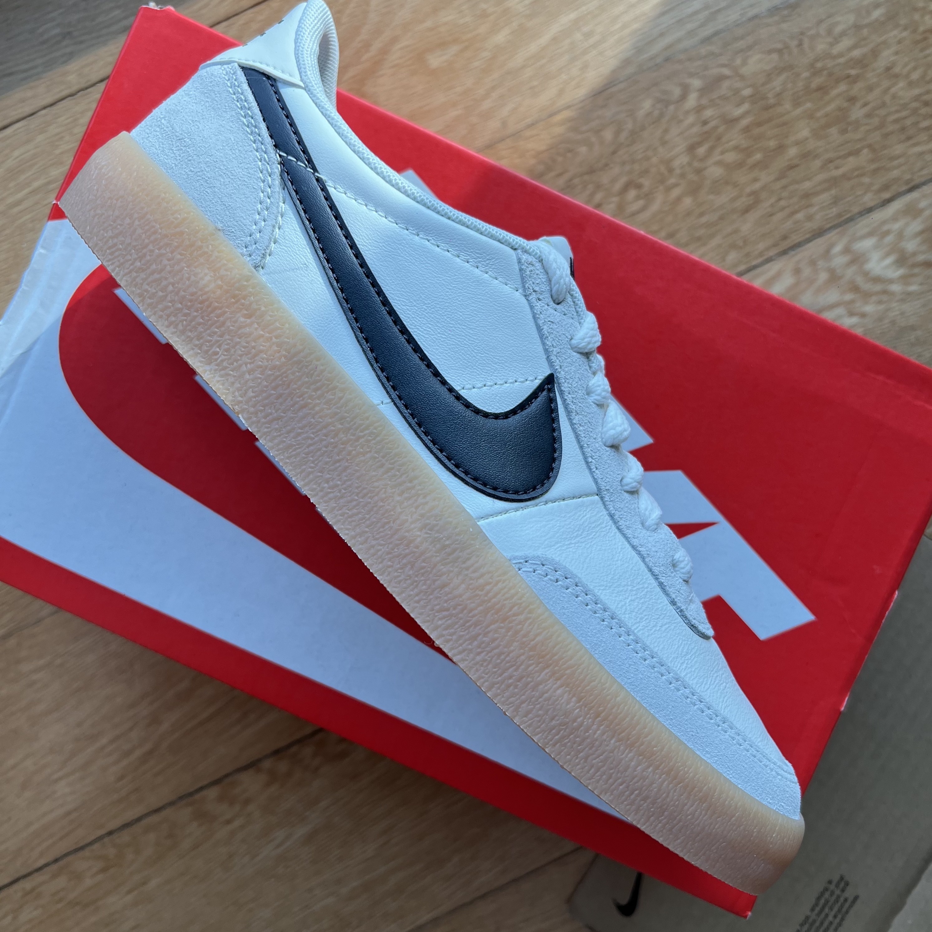 Nike Killshot 2 Leather Sail Oil Grey Gum 착용 스타일