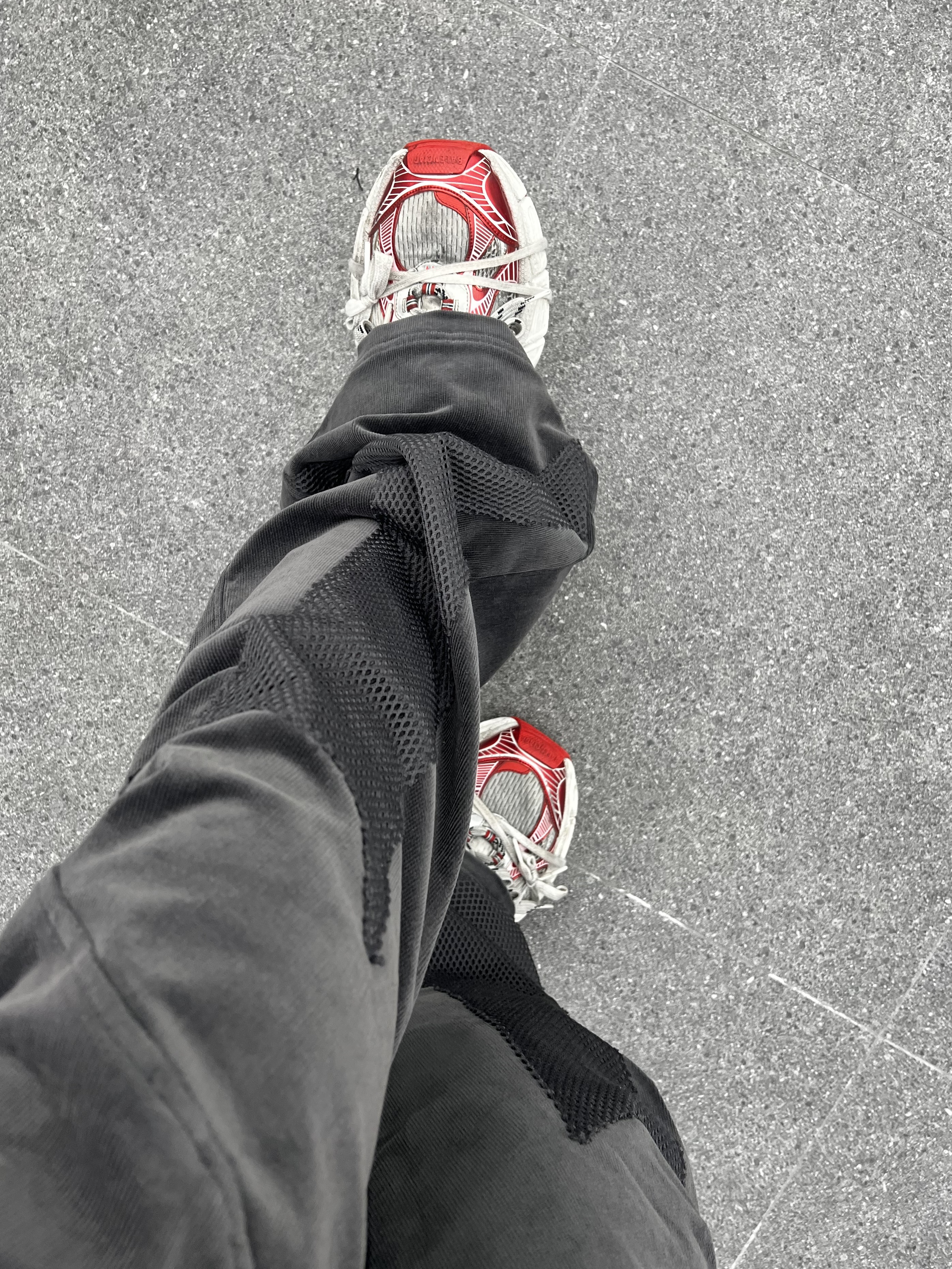 Balenciaga 3XL Sneakers White Red 착용 스타일 - 3
