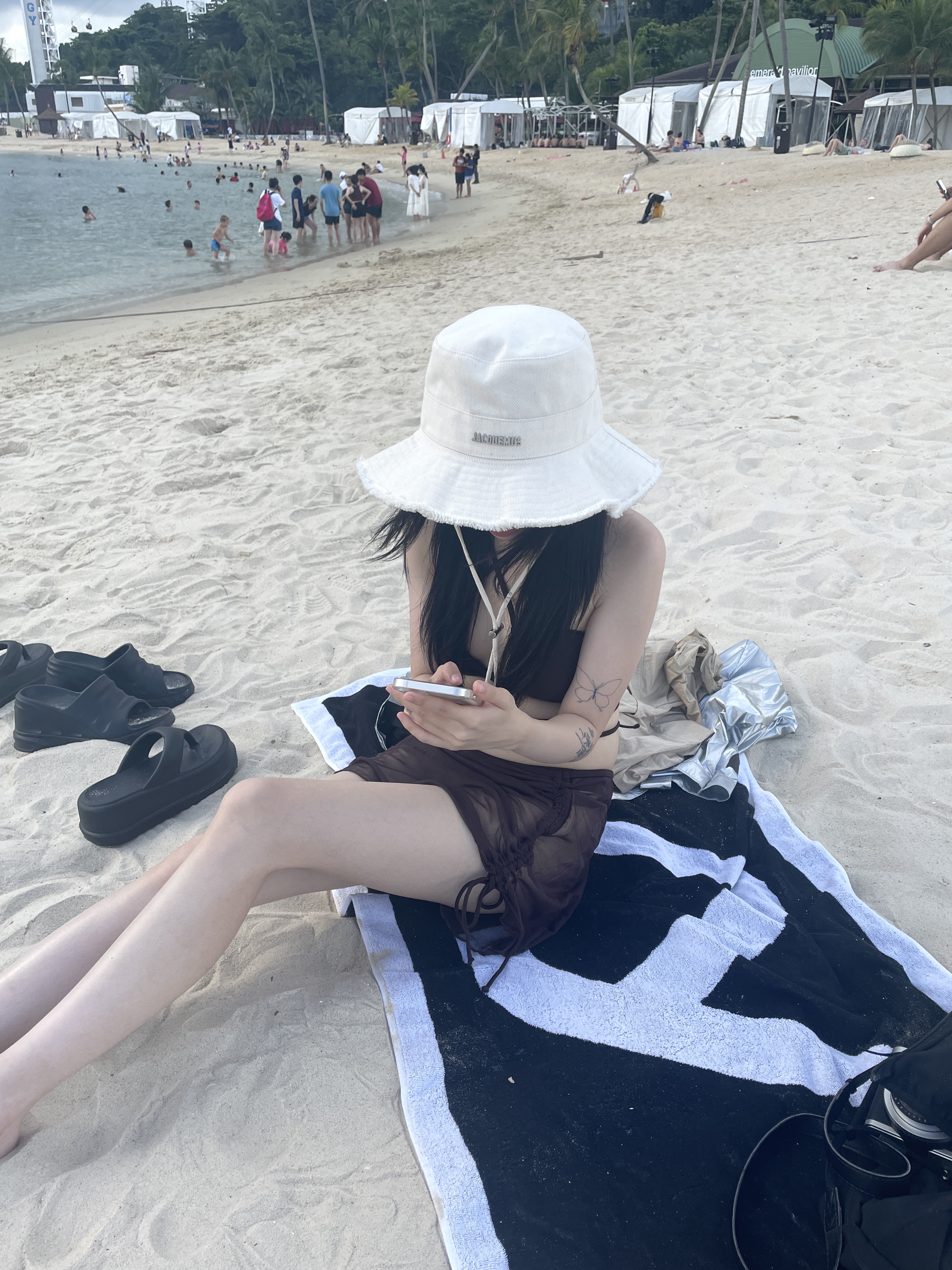 Jacquemus Le Bob Artichaut Bucket Hat Off White 착용 스타일 - 4