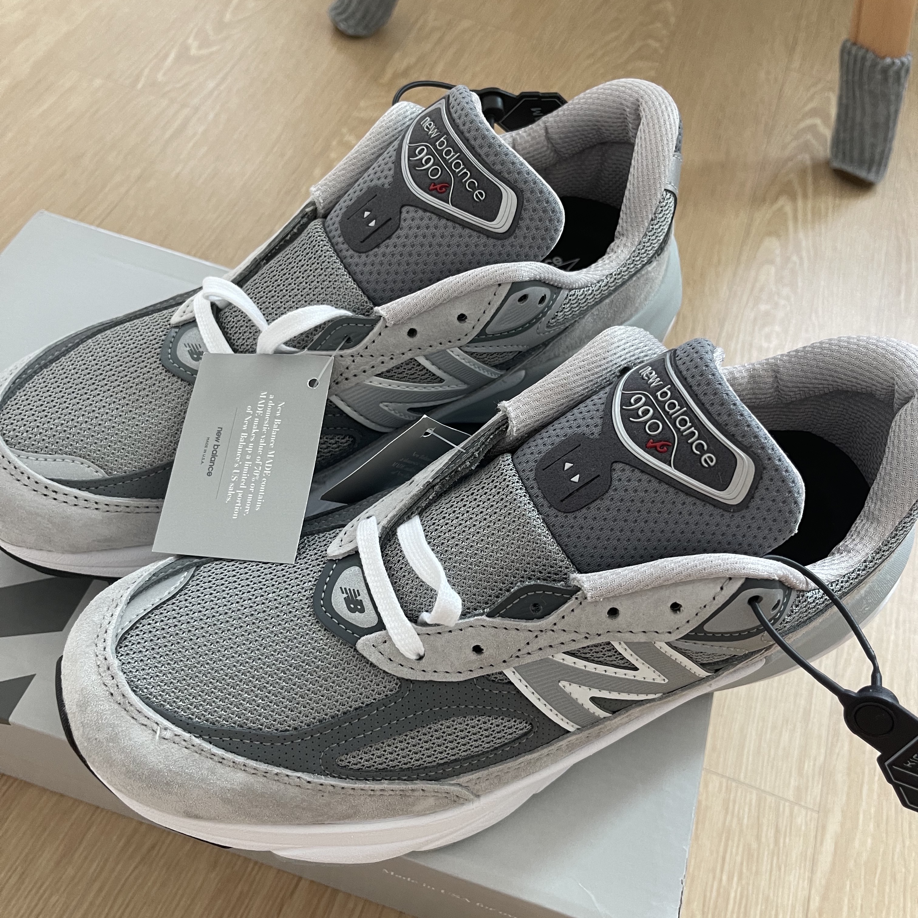 New Balance 990v6 Made in USA Grey - D Standard 착용 스타일 - 1