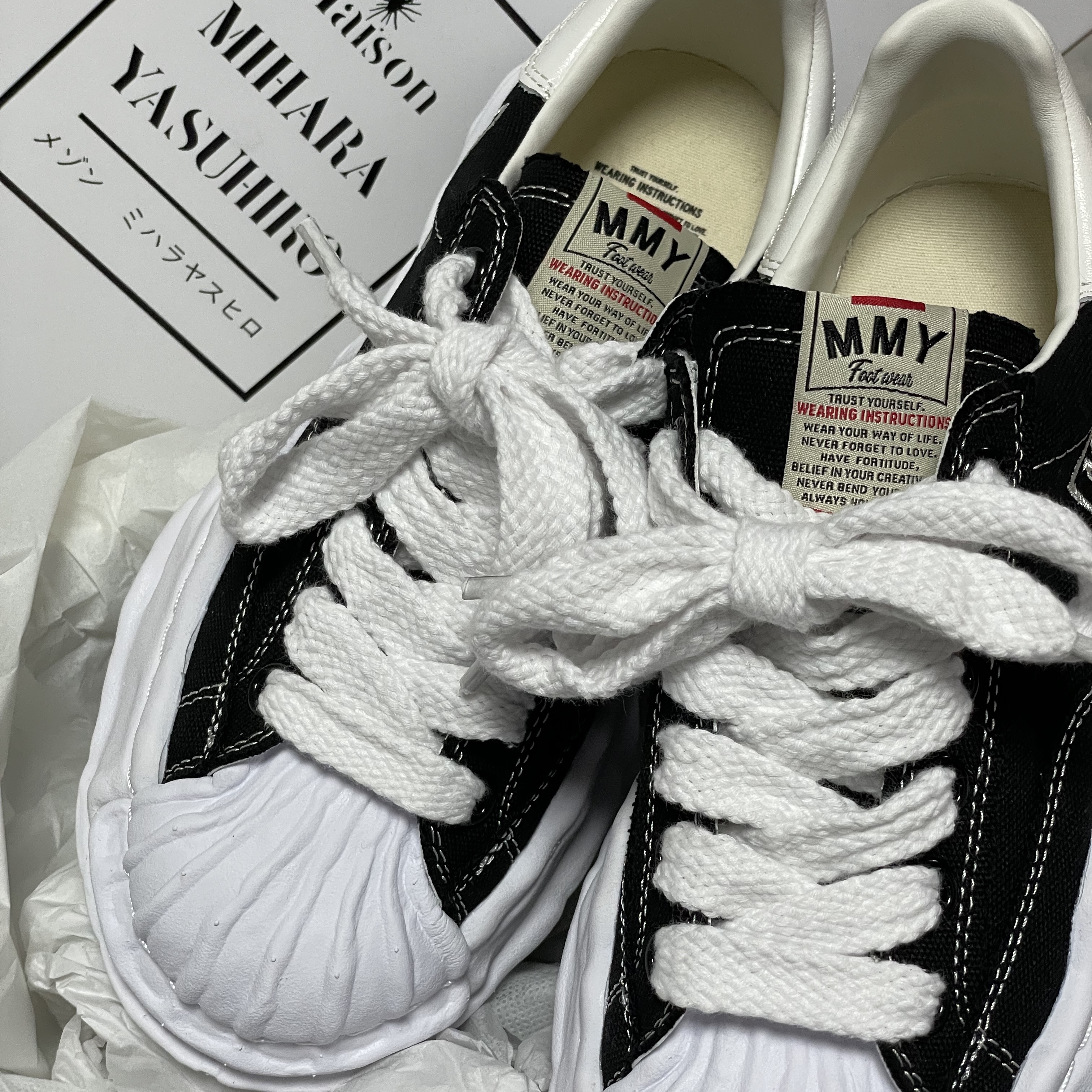 Maison Mihara Yasuhiro Blakey OG Sole Canvas Low-top Sneakers Black White 착용 스타일