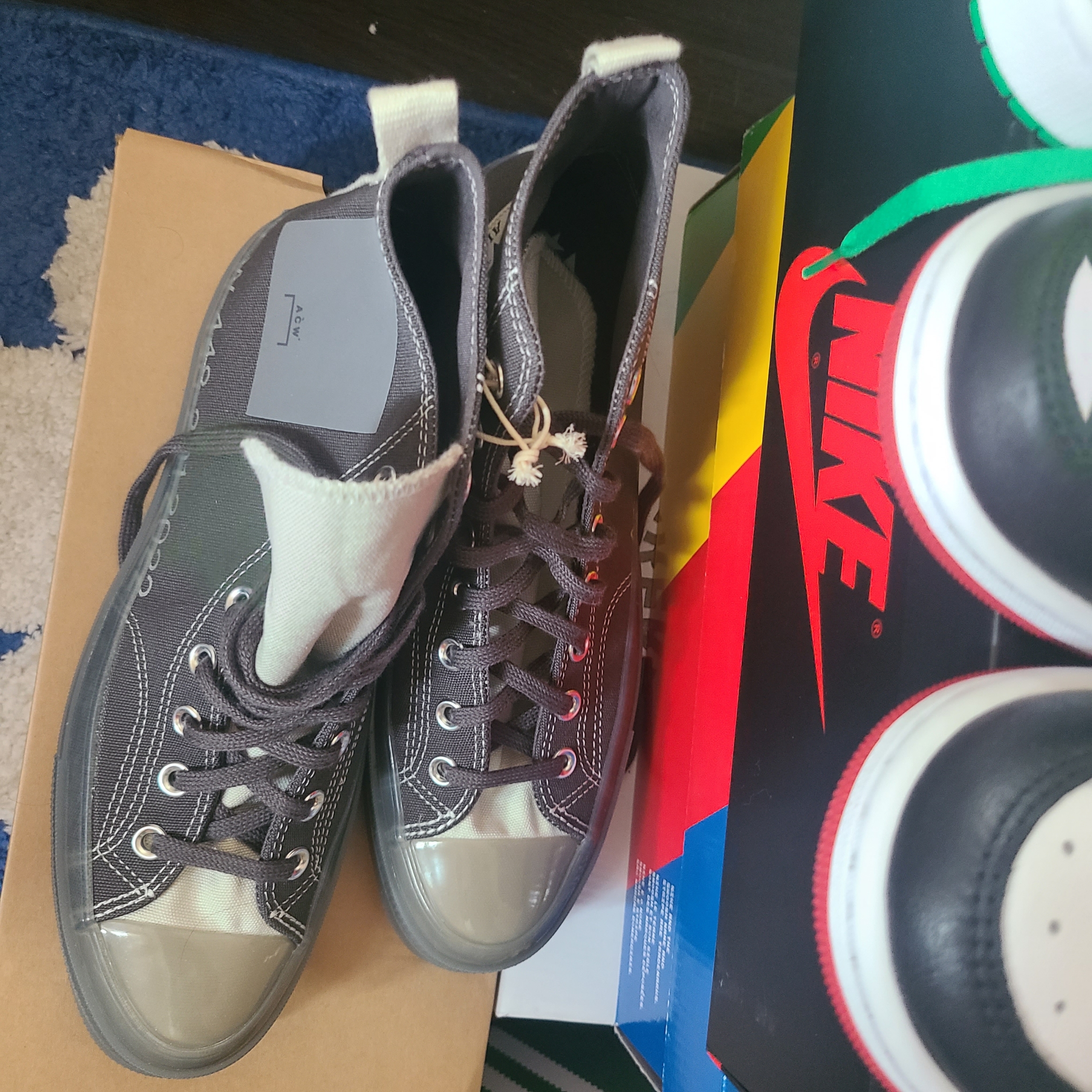 Converse x A-Cold-Wall Chuck 70 Hi Pavement, Jordan 1 Retro Low OG Black Toe 착용 스타일