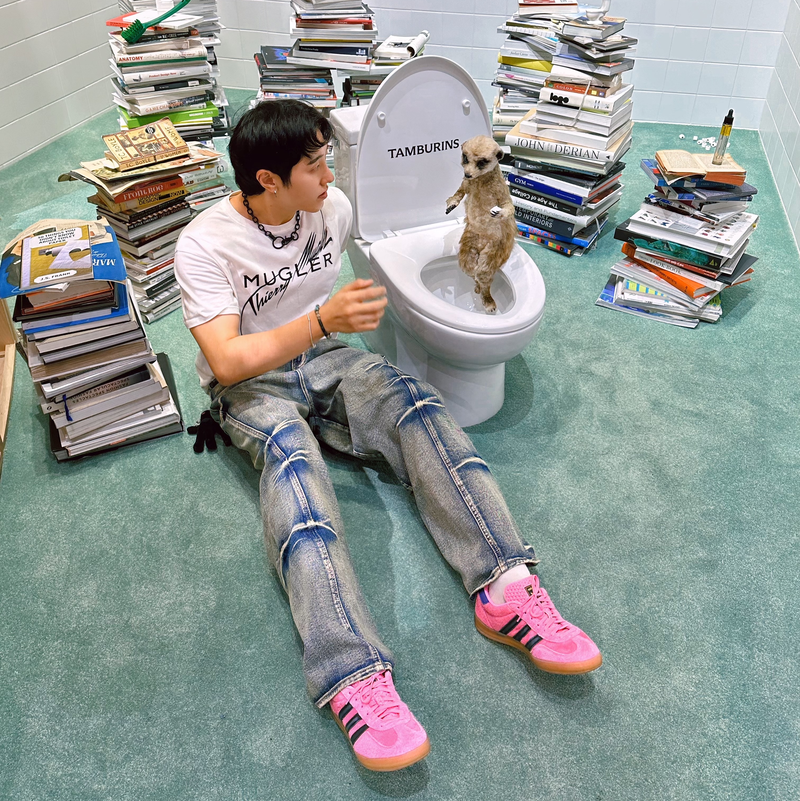 (W) Adidas Gazelle Indoor Bliss Pink, (W) H&M x Mugler Printed T-Shirt White 착용 스타일 - 1