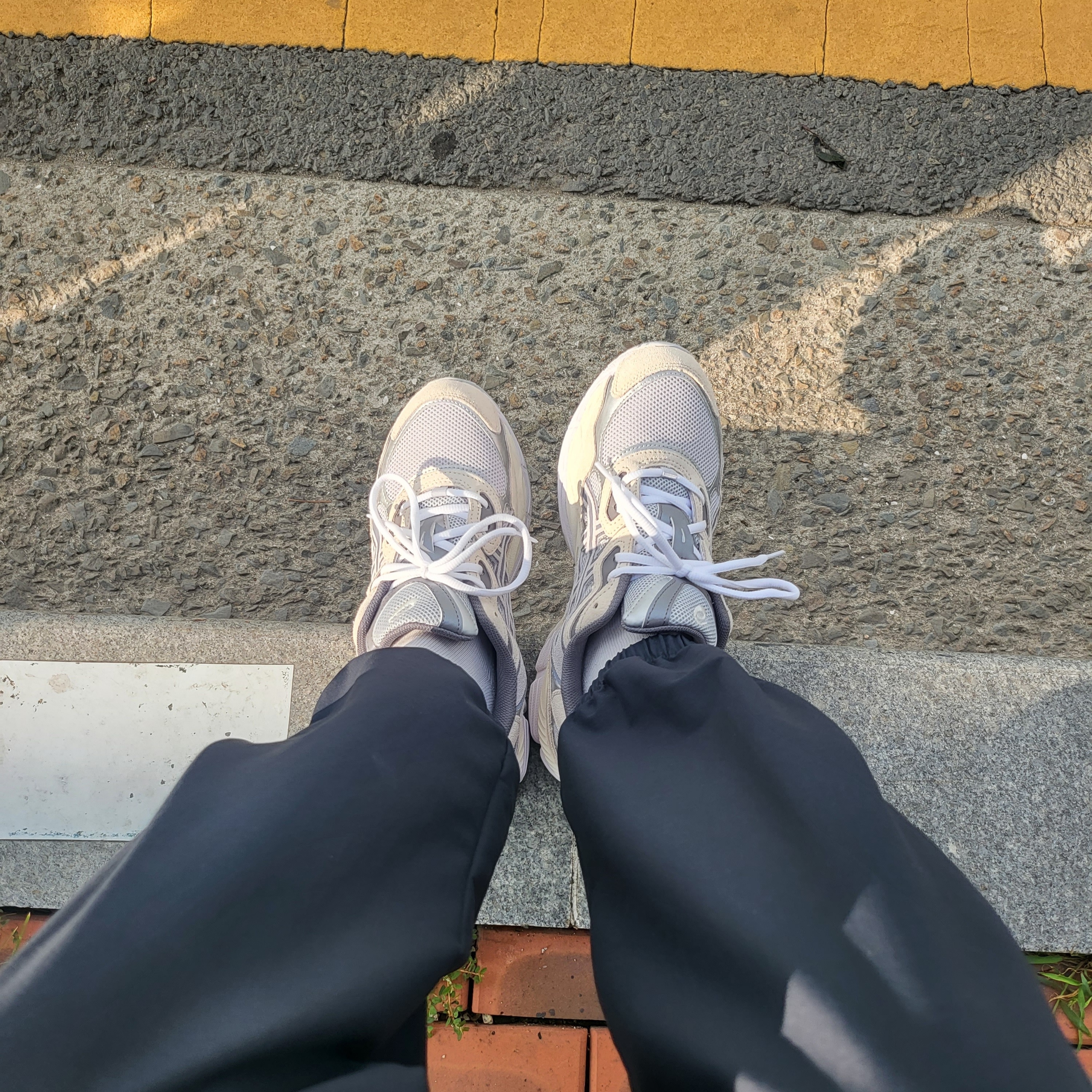 Asics Gel-NYC Concrete Oatmeal 착용 스타일 - 2