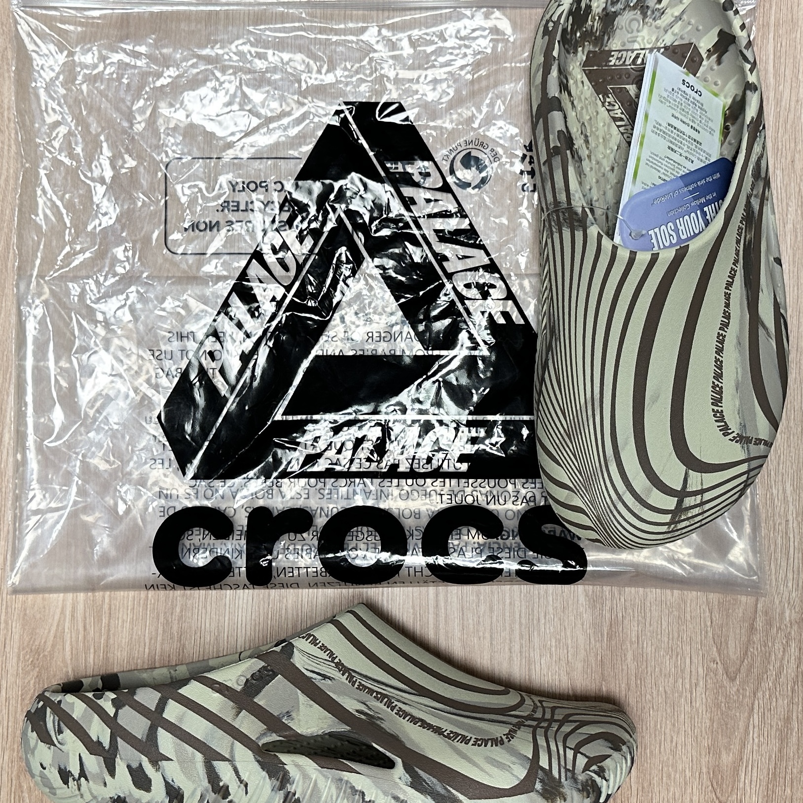 Crocs x Palace Recovery Clog Bone Multi 착용 스타일