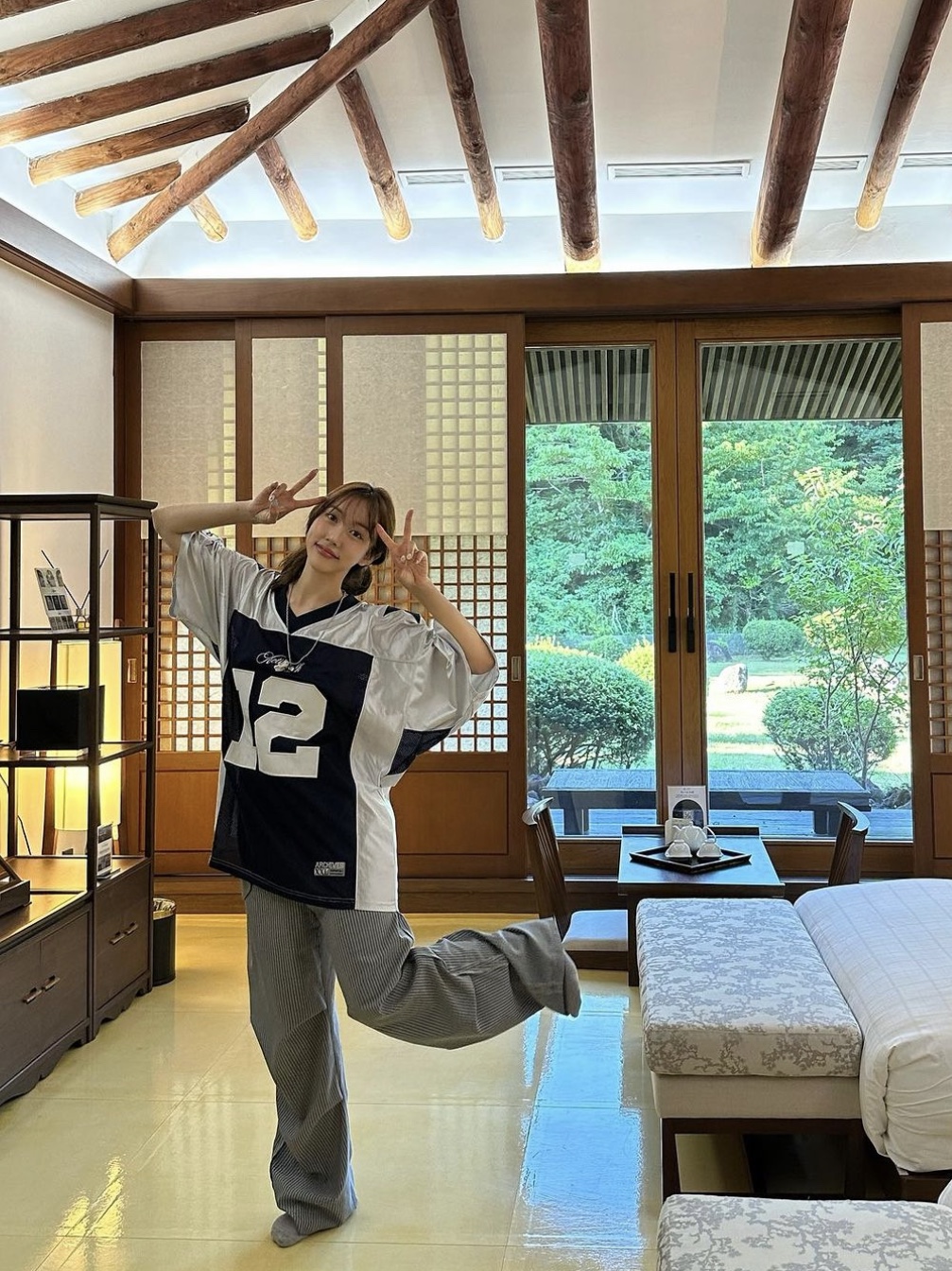2000Archives Football T-Shirt Navy 착용 스타일
