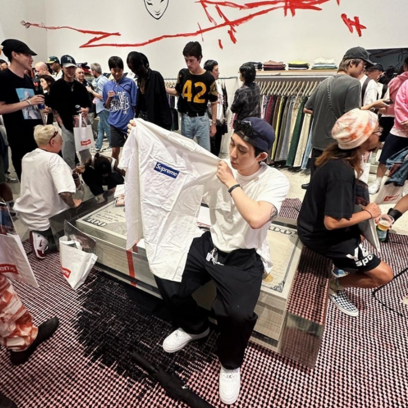 Nike Air Force 1 '07 Low White, Supreme Seoul Box Logo T-Shirt White - 23FW 착용 스타일