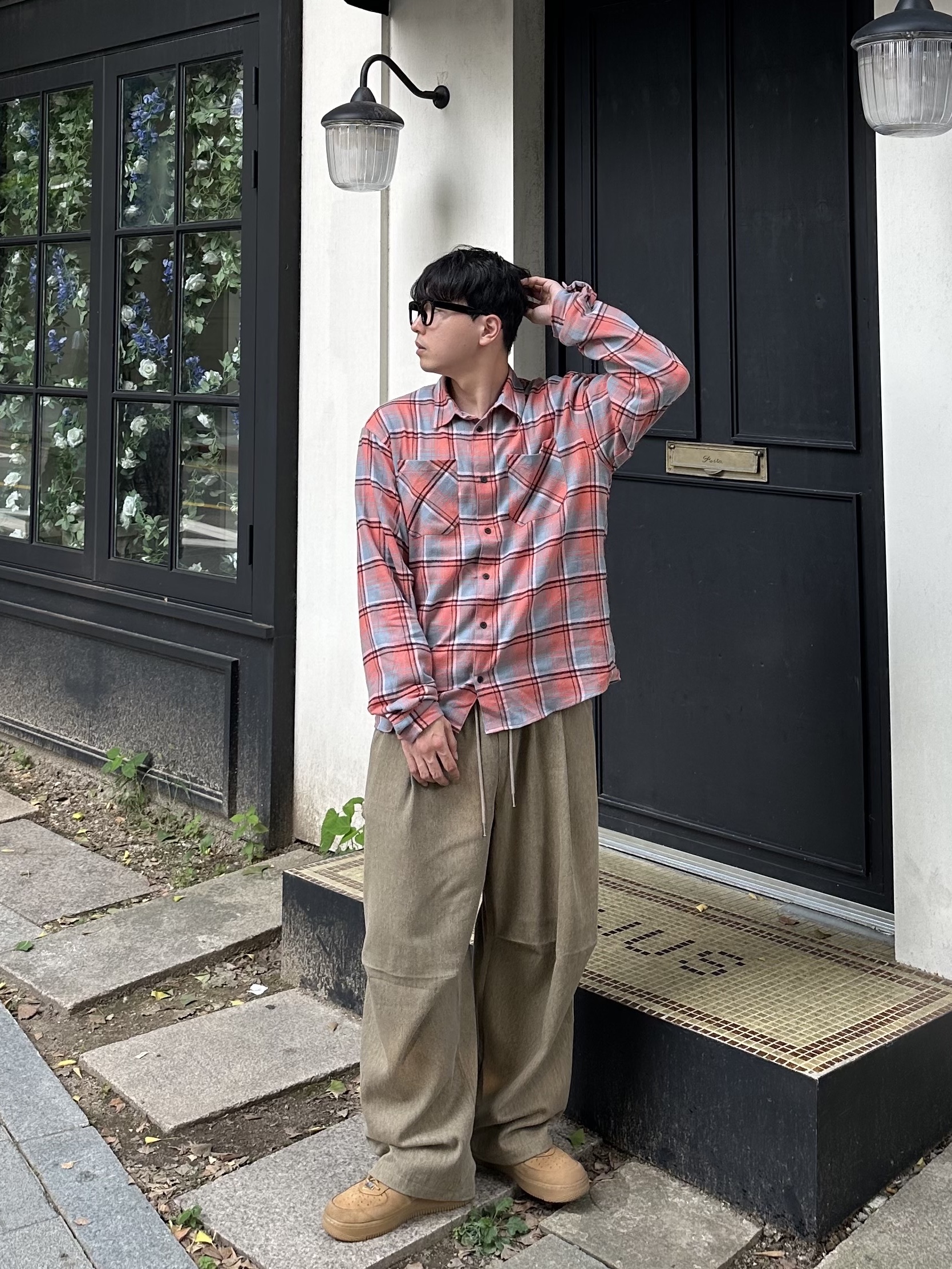 Nike Air Force 1 '07 WB Flax, Nike x Supreme Air Force 1 Low Flax 착용 스타일 - 1