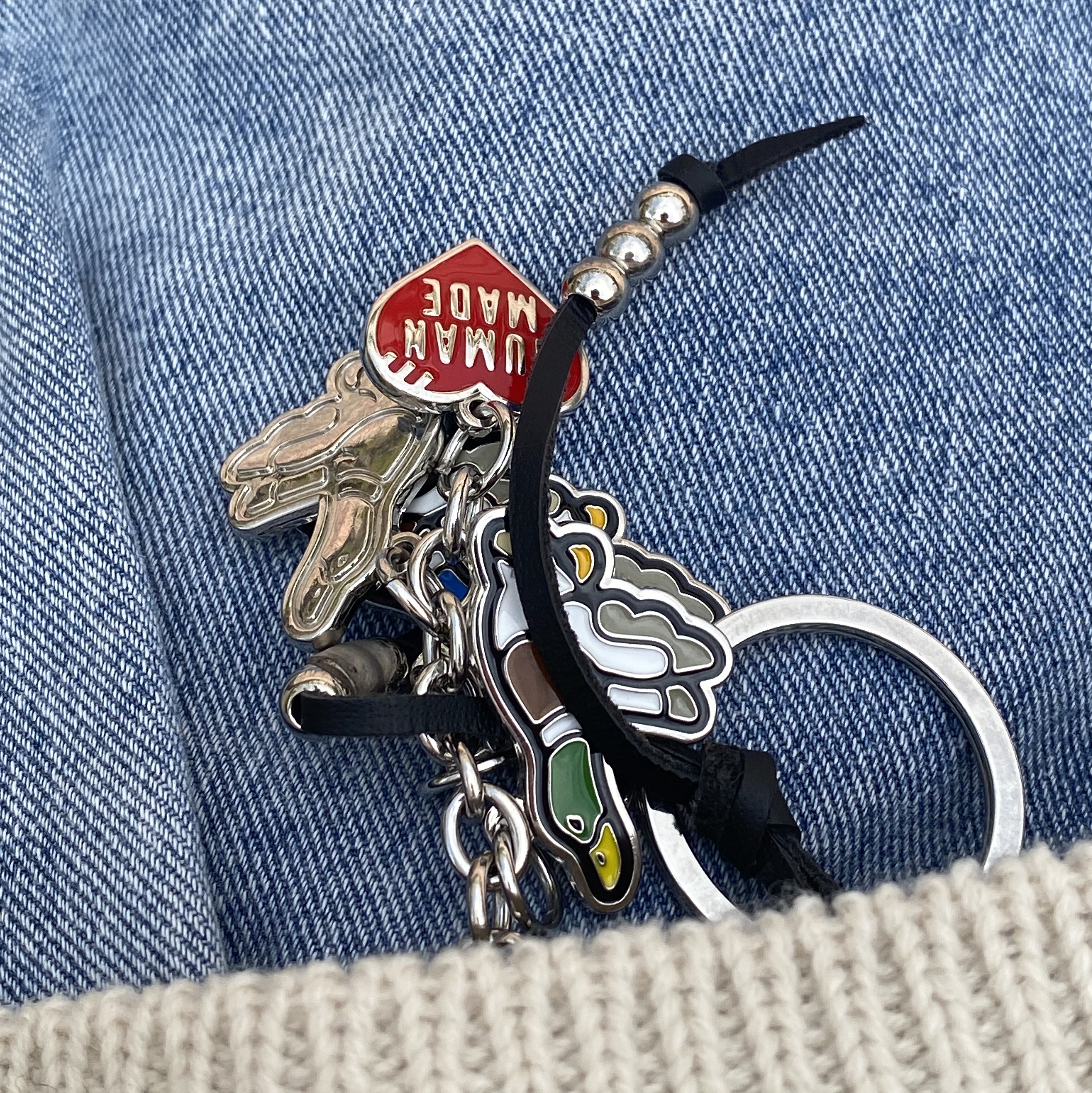 Human Made Flying Duck Keyring Silver 착용 스타일 - 1