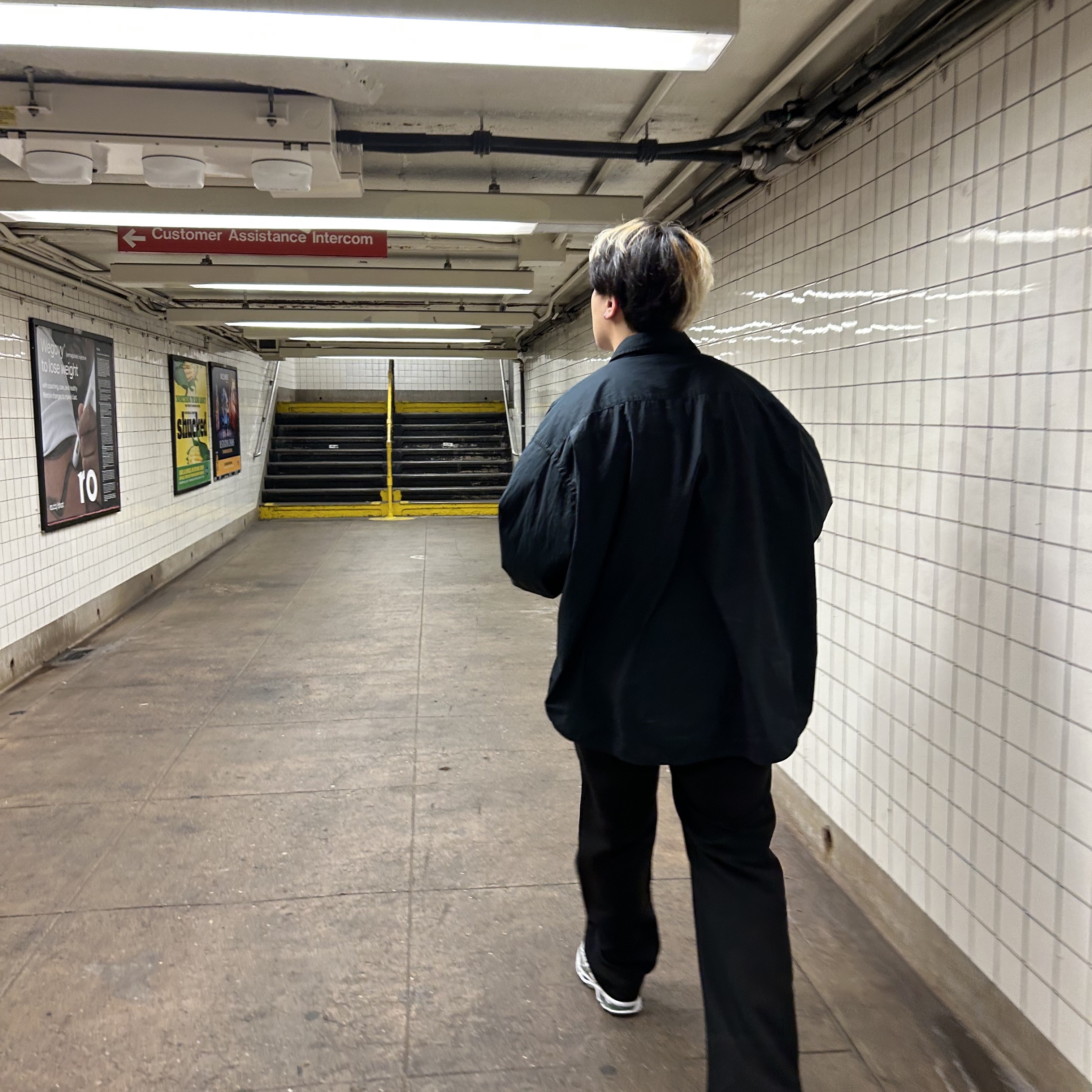 Balenciaga Track Sneakers Grey White 2019, Supreme Shoulder Bag Black - 19FW 착용 스타일 - 3
