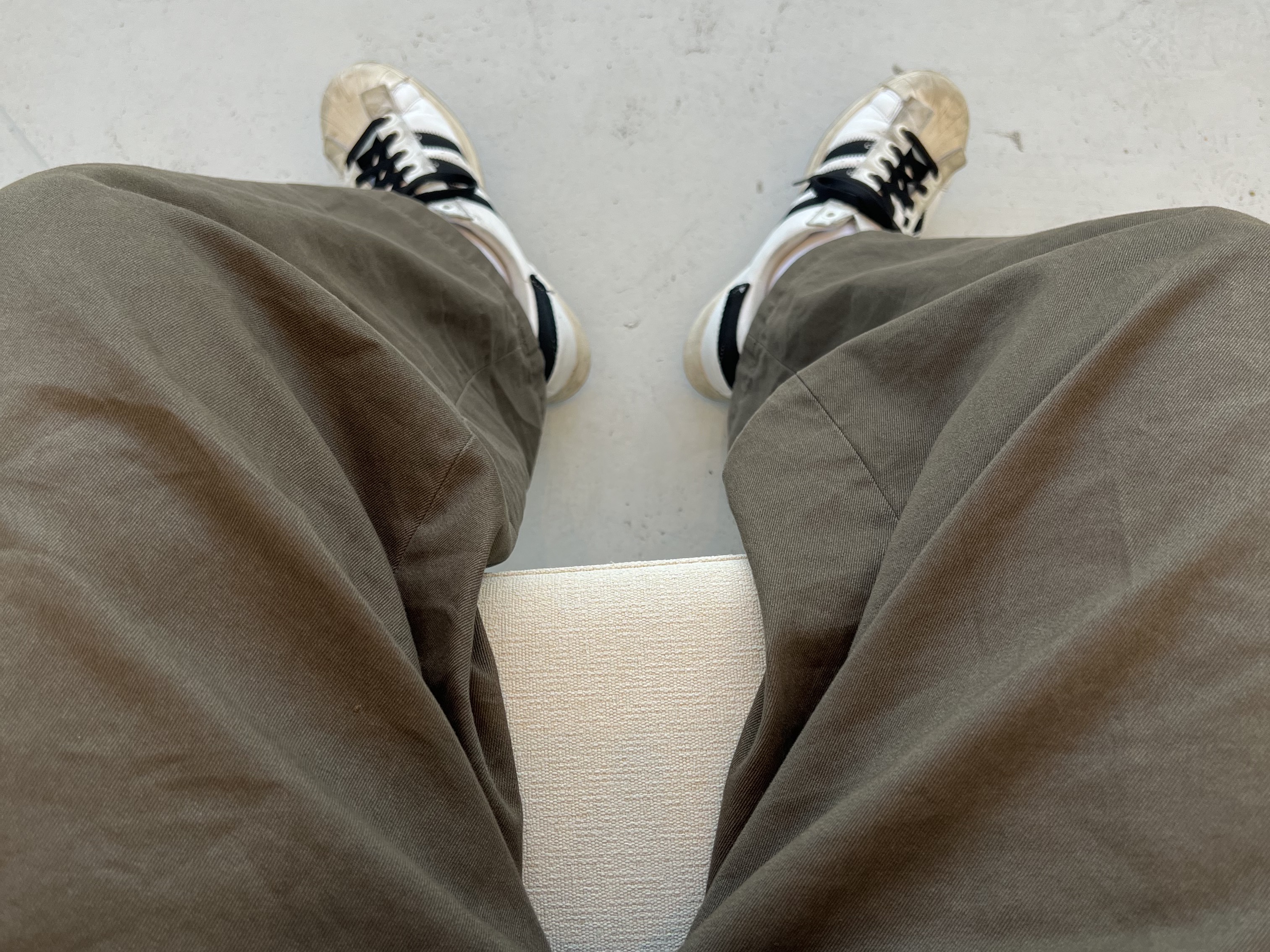 Adidas x Parley Superstar White 착용 스타일 - 2