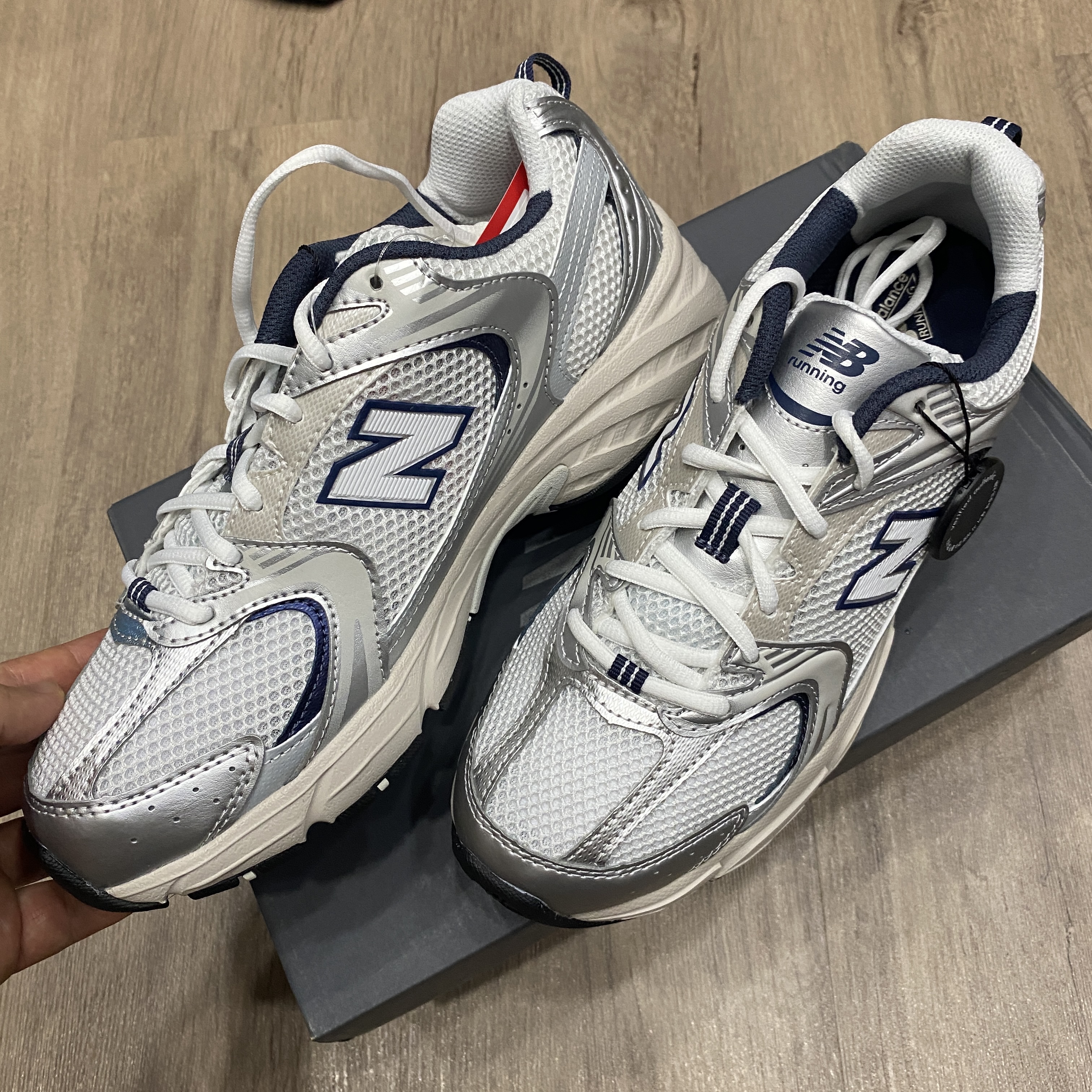 New Balance 530 Steel Grey 착용 스타일