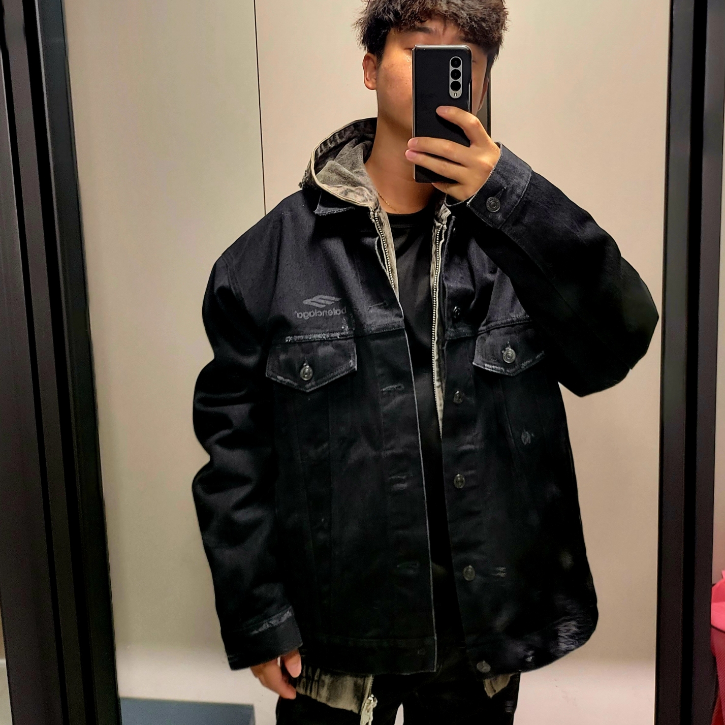 Balenciaga 3B Sports Icon Large Fit Japanese Denim Jacket Black 착용 스타일 - 1