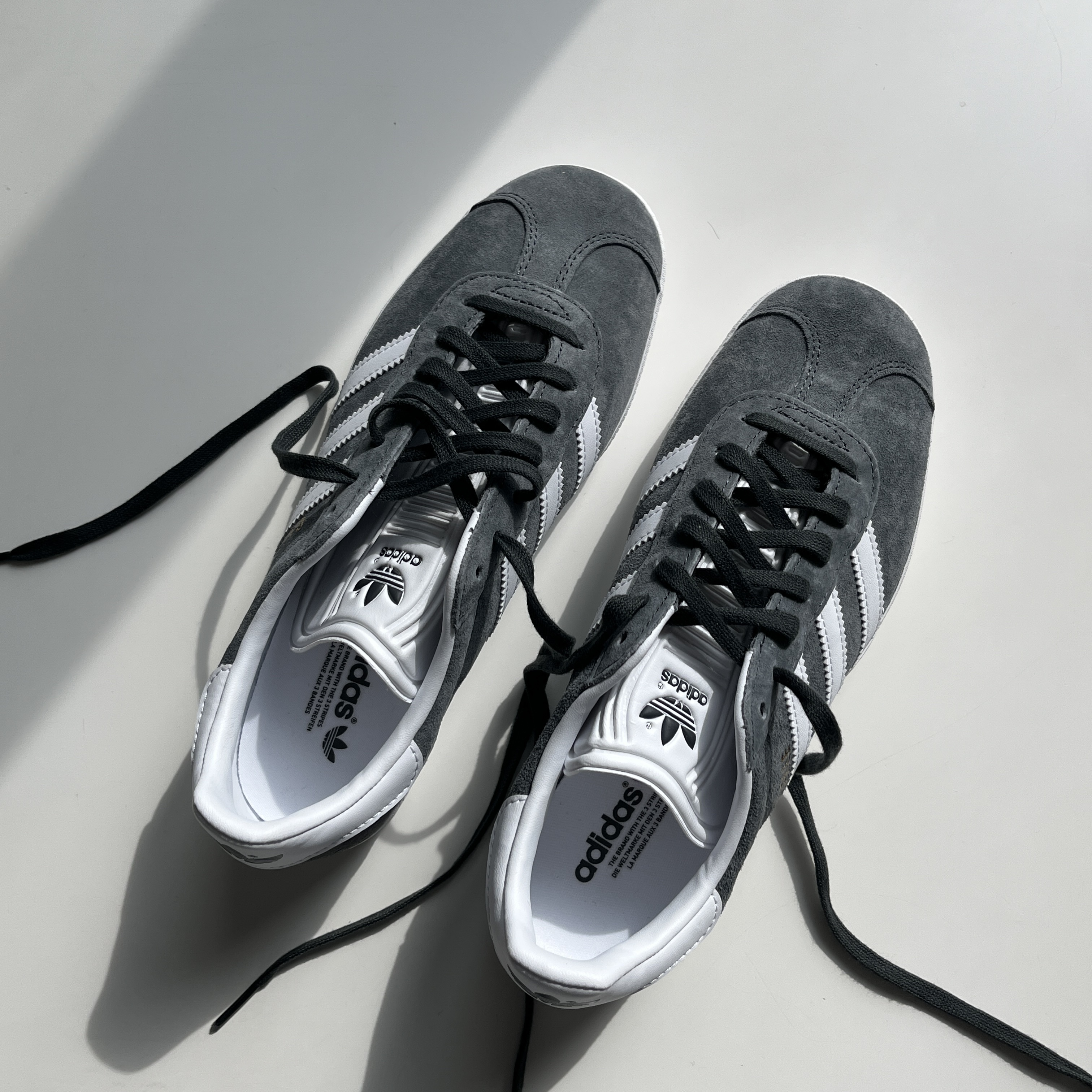 Adidas Gazelle Solid Grey 착용 스타일 - 1