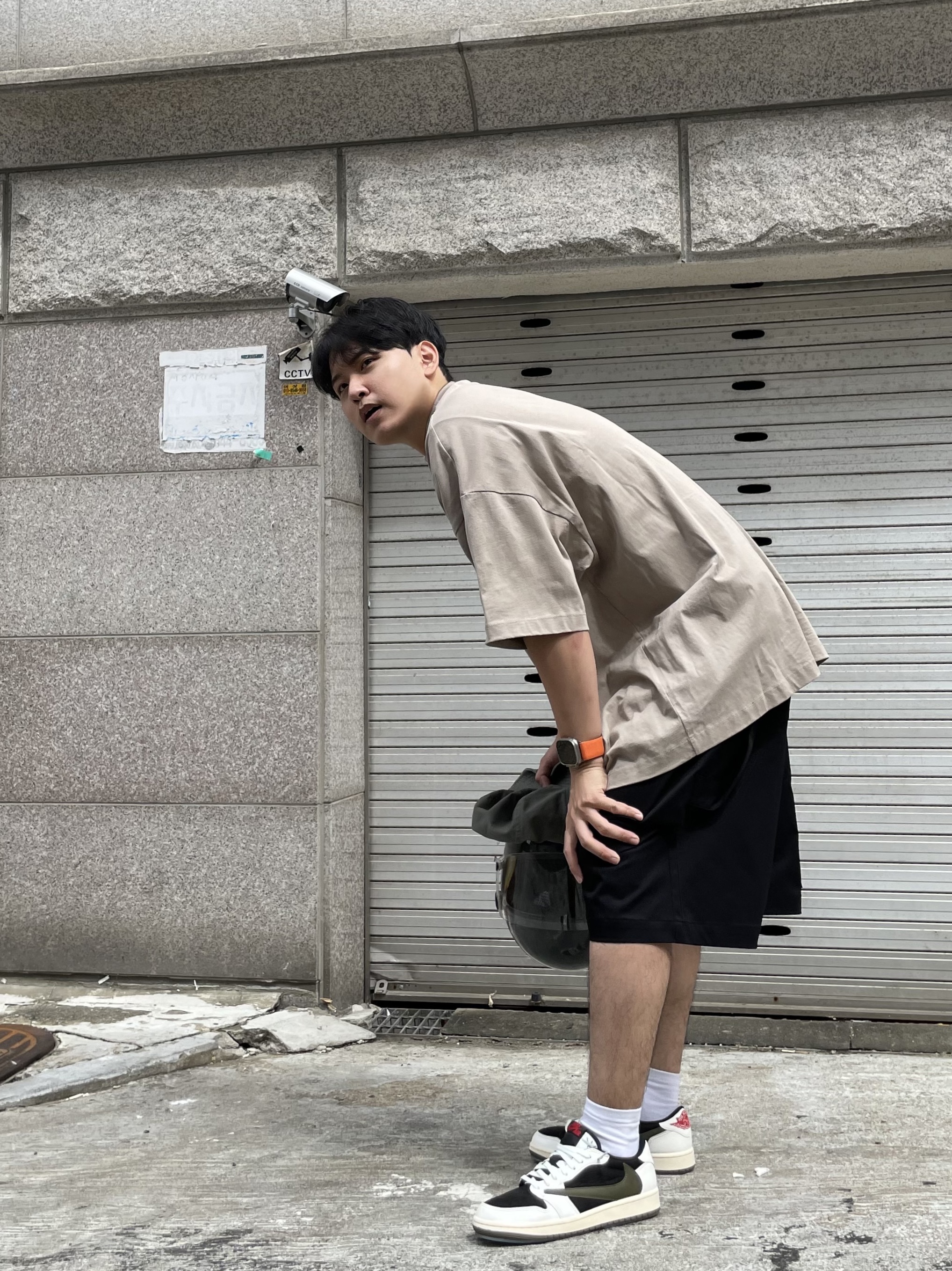Essentials The Black Collection T-Shirt Dusty Beige - 23SS, (W) Jordan 1 x Travis Scott Retro Low OG SP Medium Olive 착용 스타일 - 2